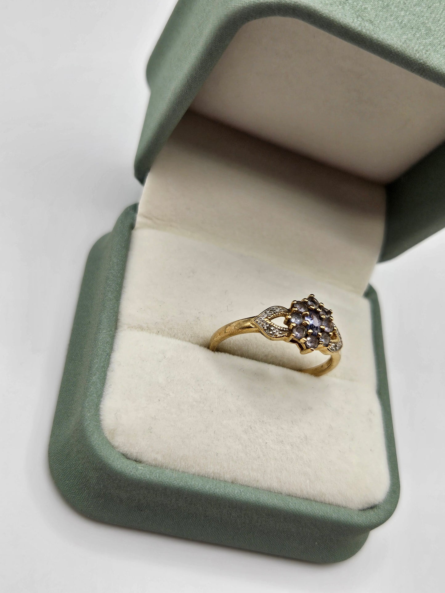 9ct gold tanzanite and diamond ring