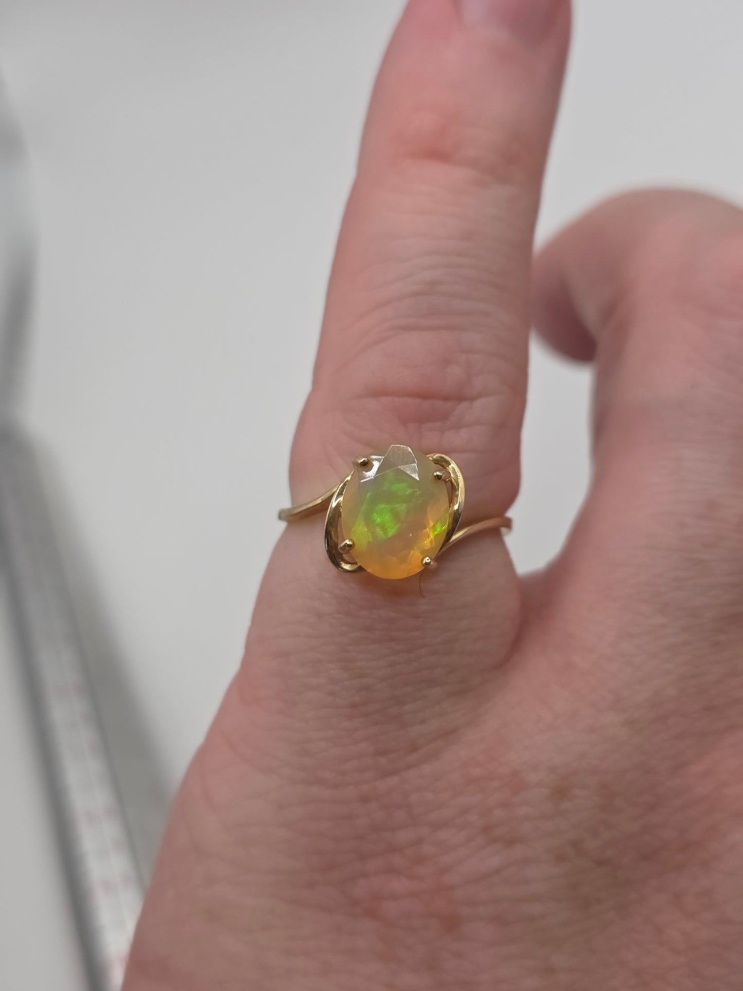 9ct gold opal ring
