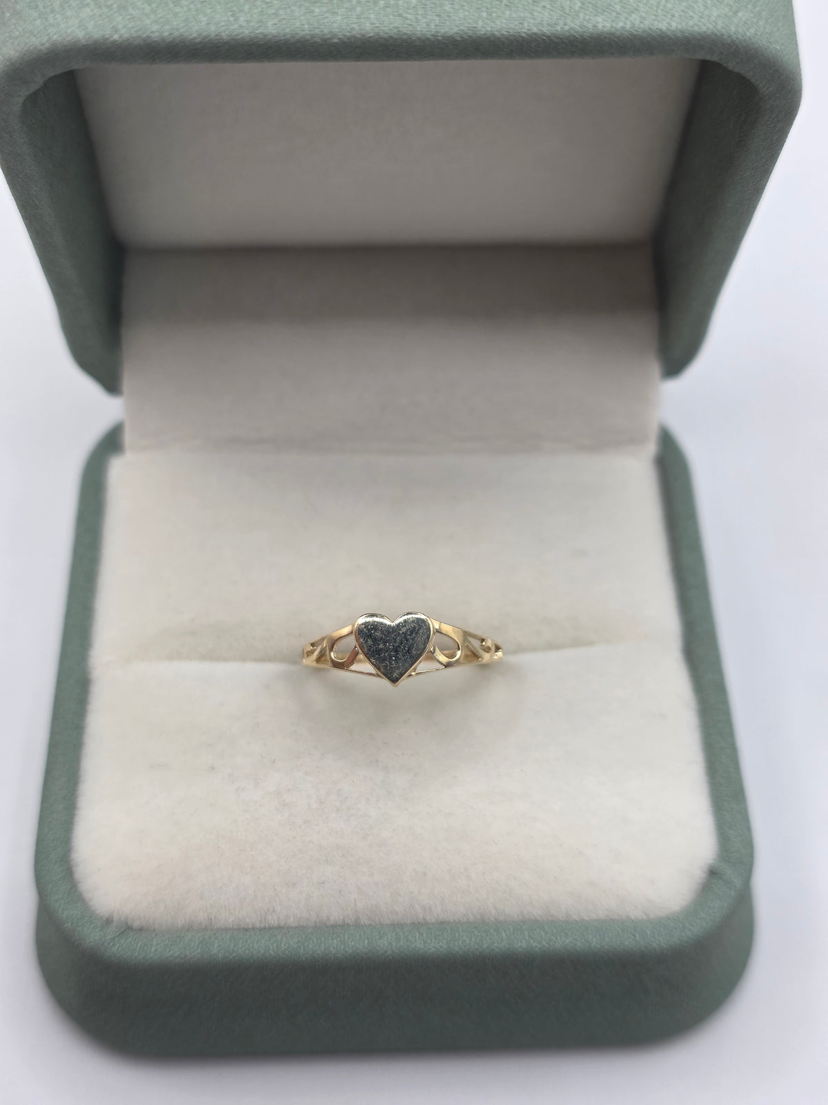 9ct gold heart signet ring