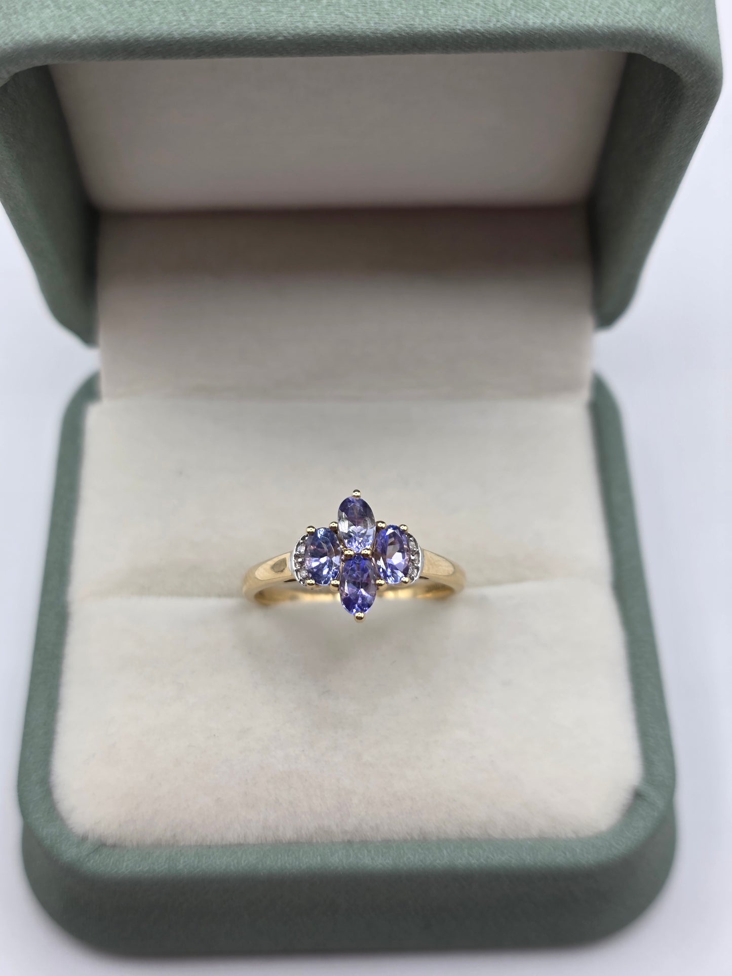 9ct gold tanzanite and diamond ring