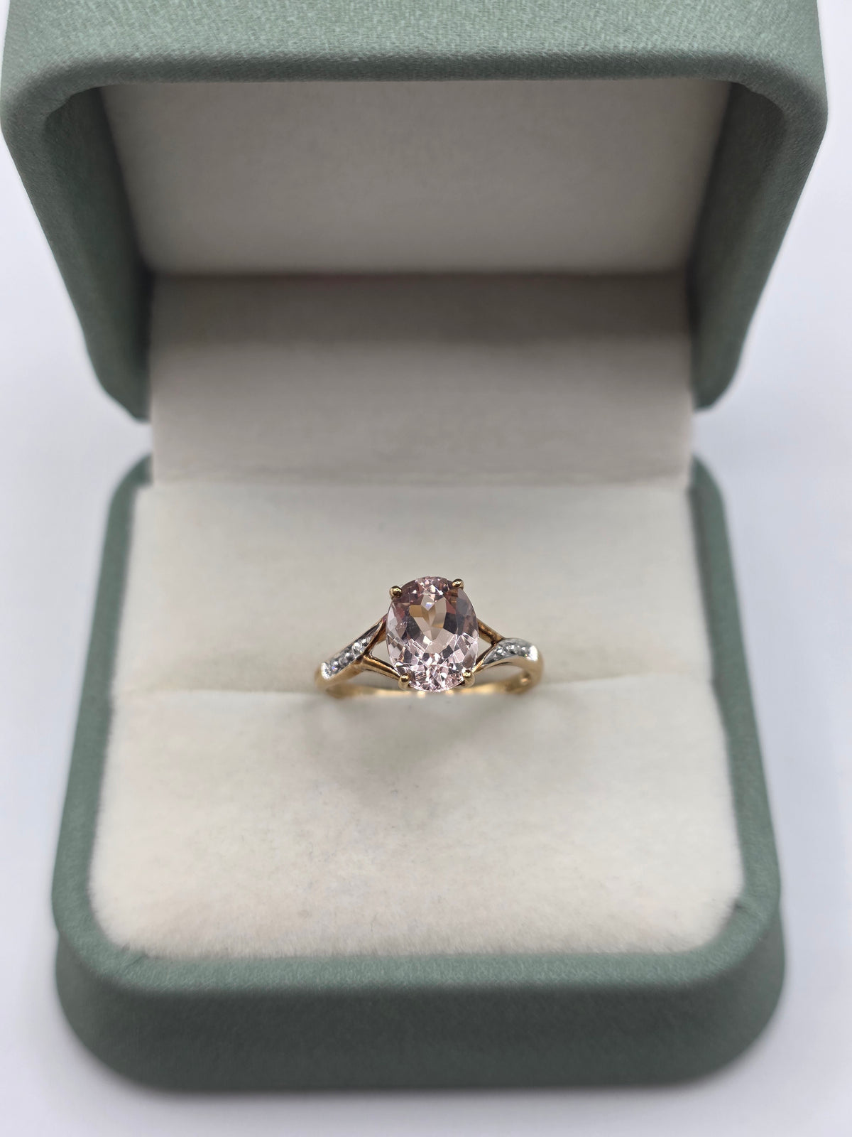 9ct gold morganite and diamond ring