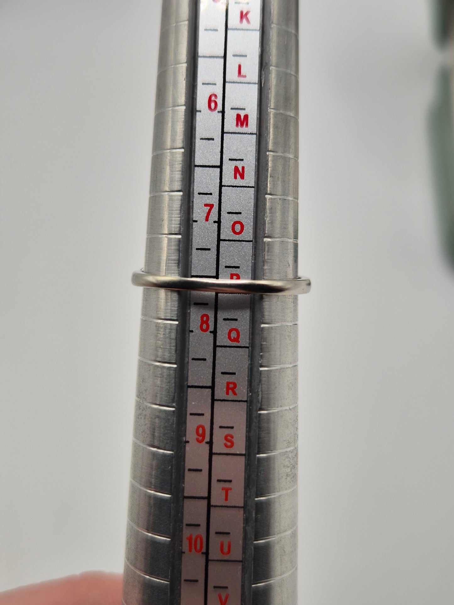 9ct white gold tanzanite and diamond ring