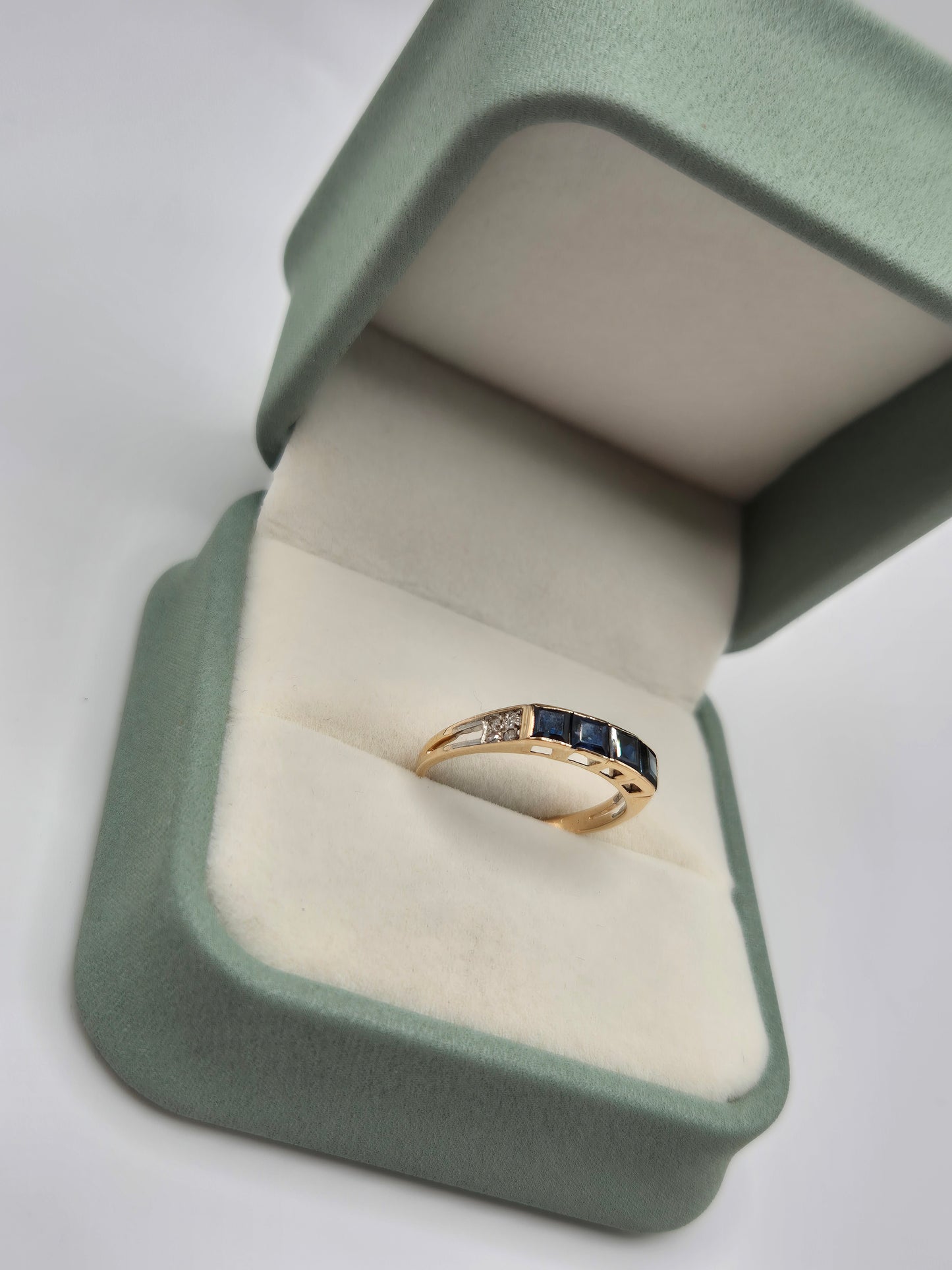 9ct gold sapphire and diamond ring