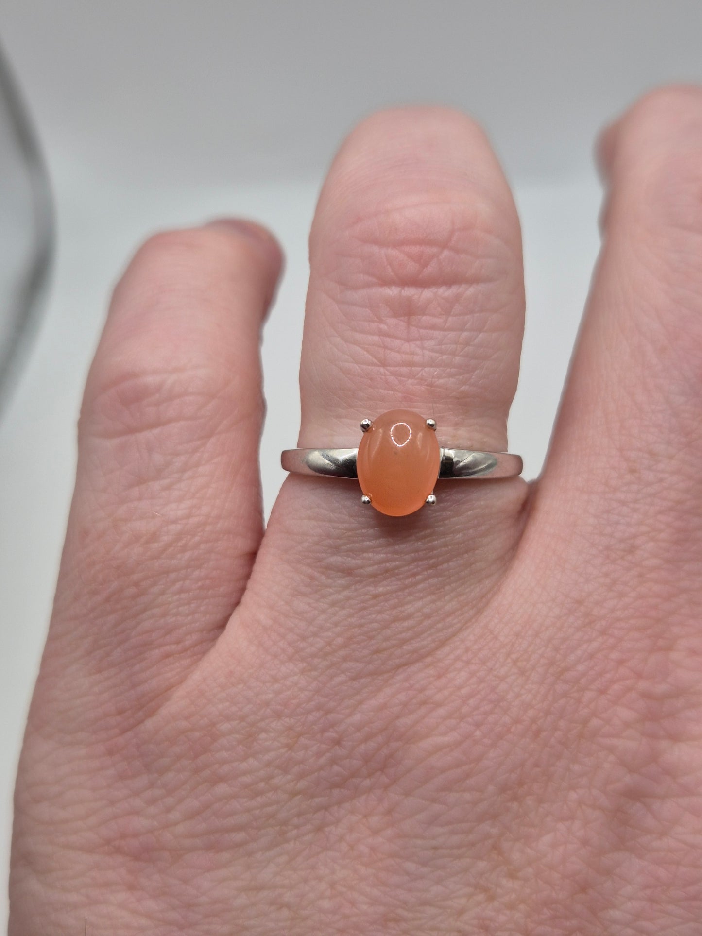 9ct white gold peach moonstone ring