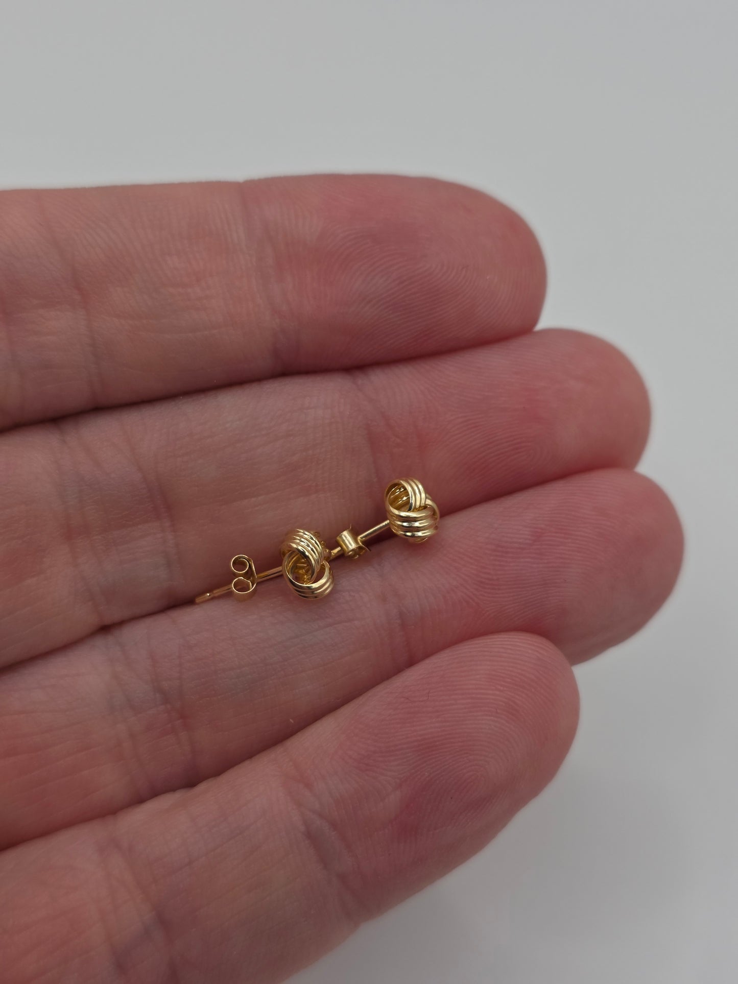 9ct gold knot earrings