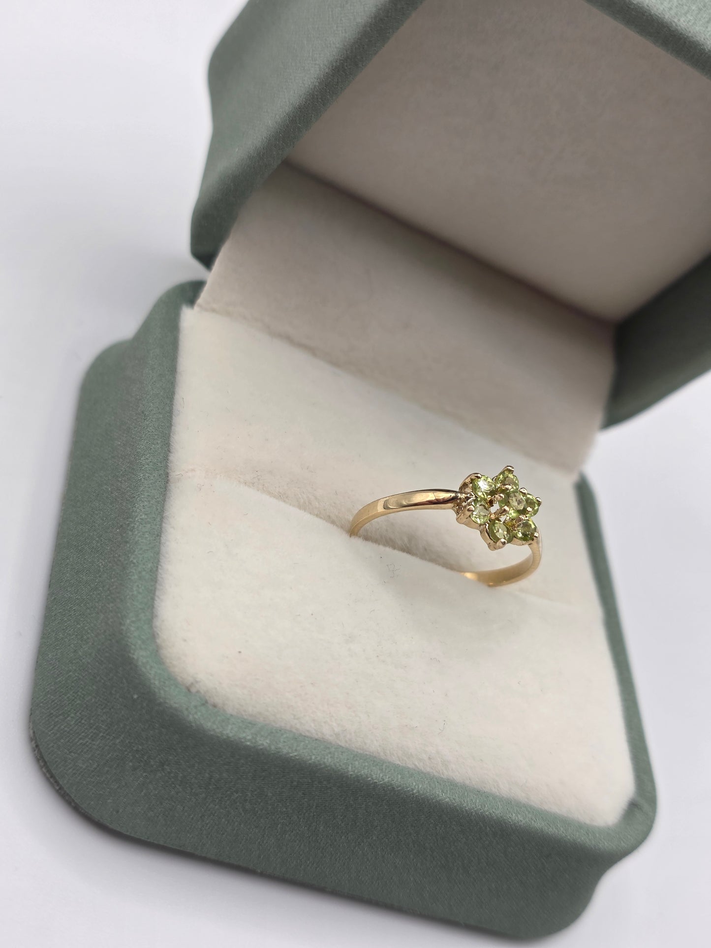 9ct gold peridot cluster ring