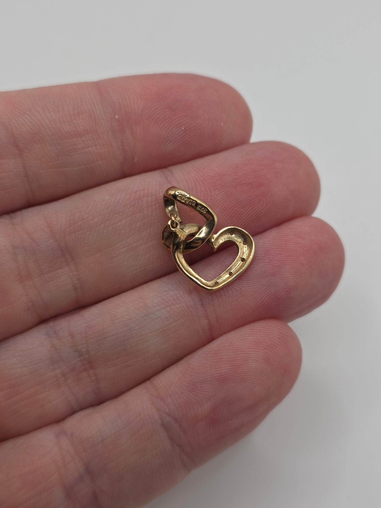 9ct gold diamond heart pendant