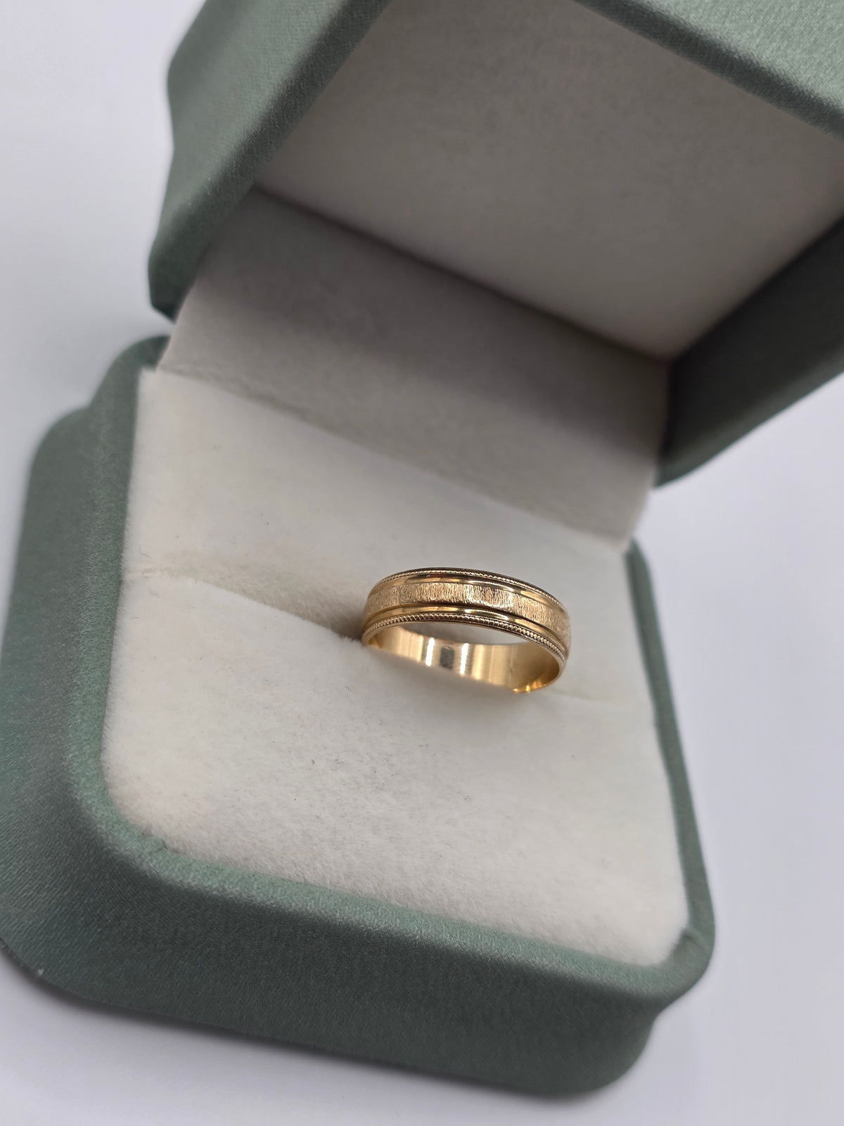 9ct gold band ring