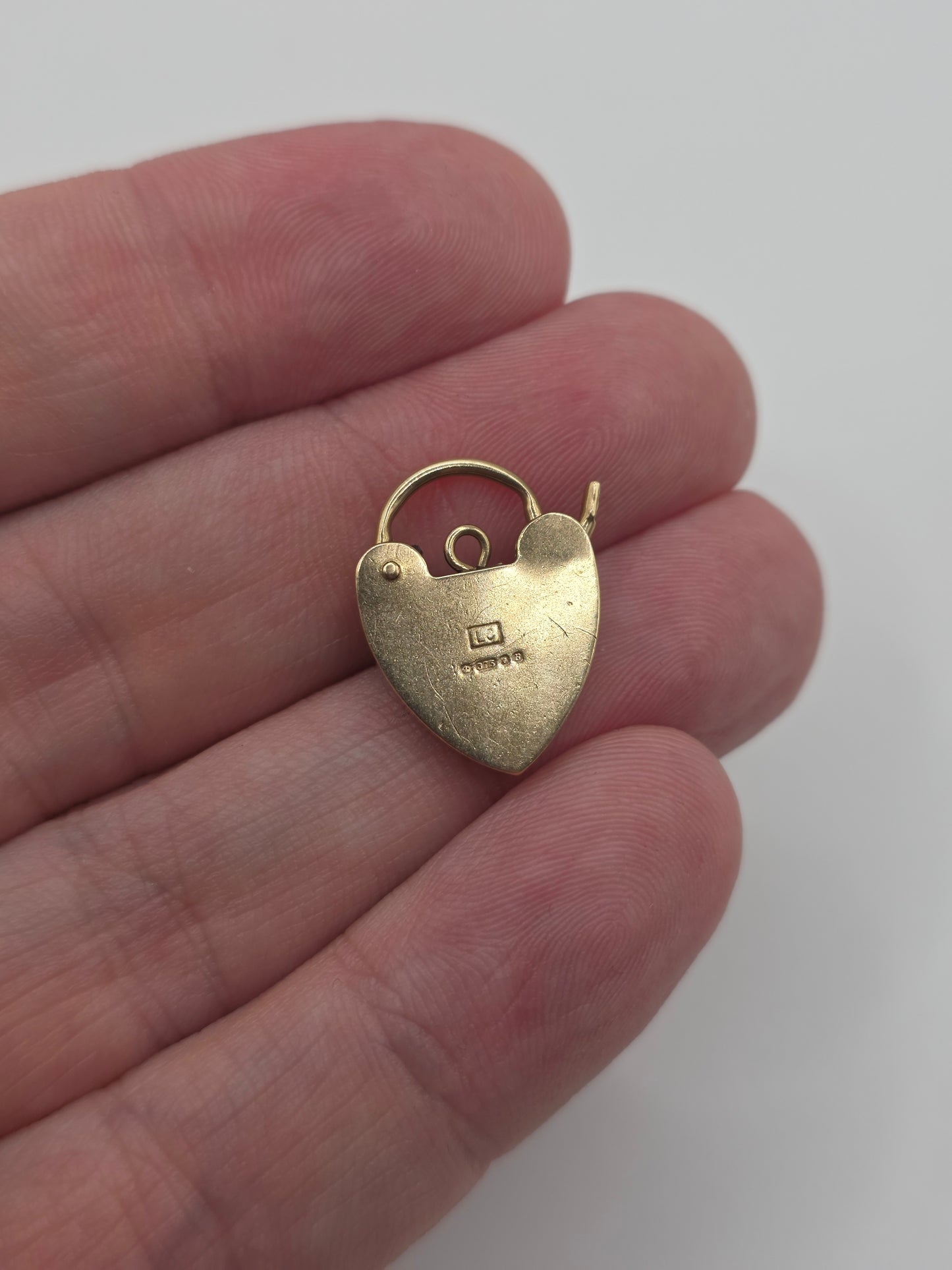 9ct gold padlock 2