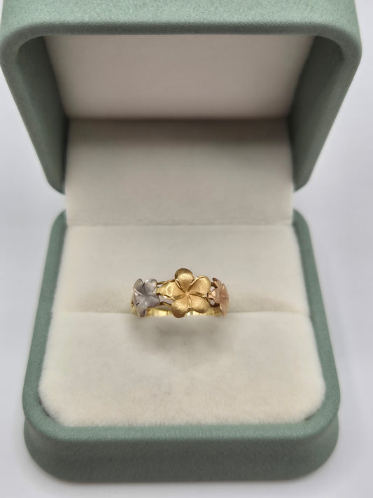 18ct tri gold flower ring