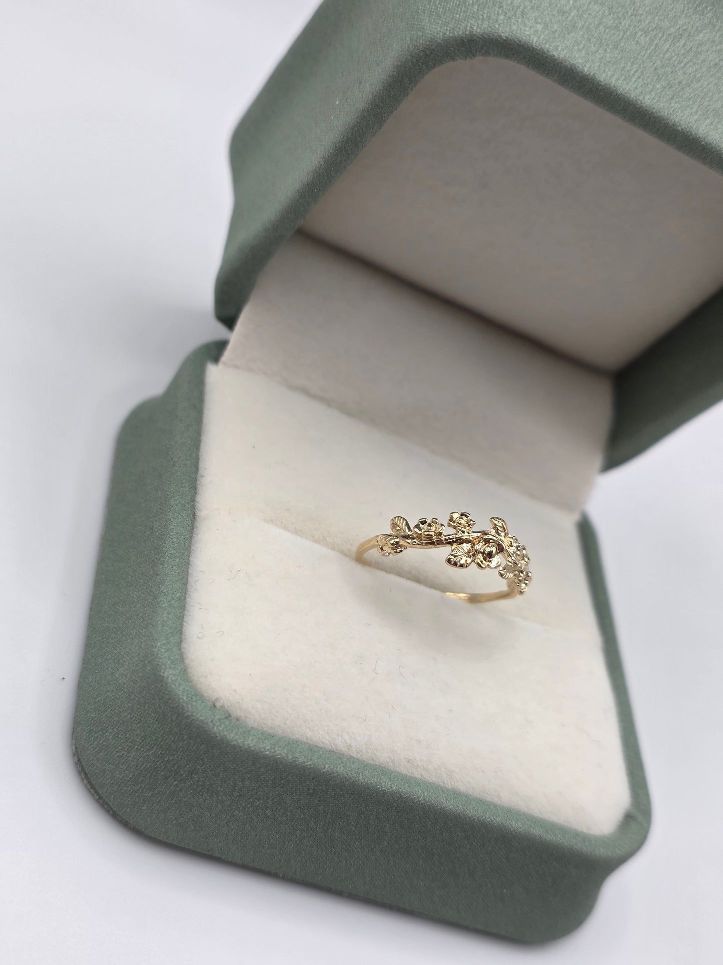 9ct gold forget me not ring