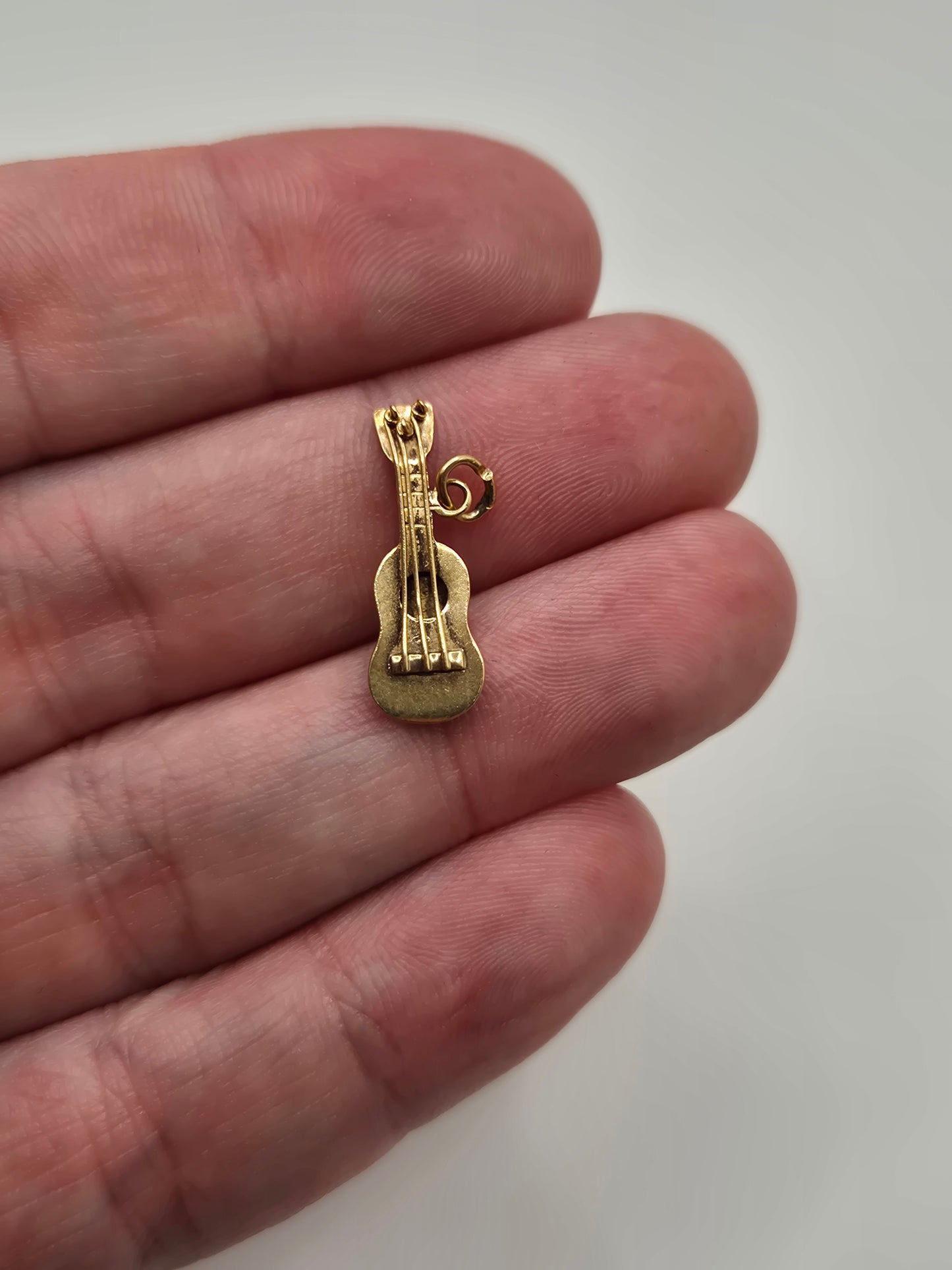 9ct gold guitar charm