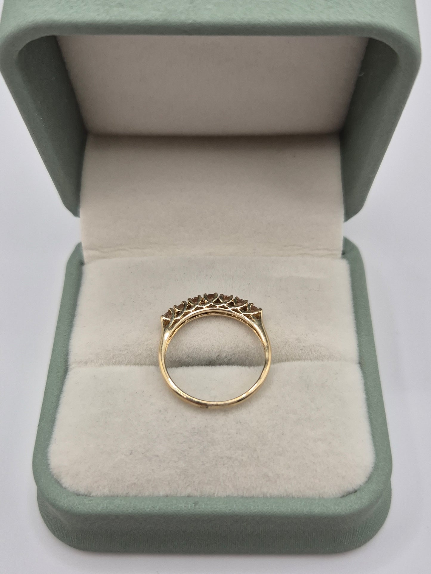 9ct gold quartz ring
