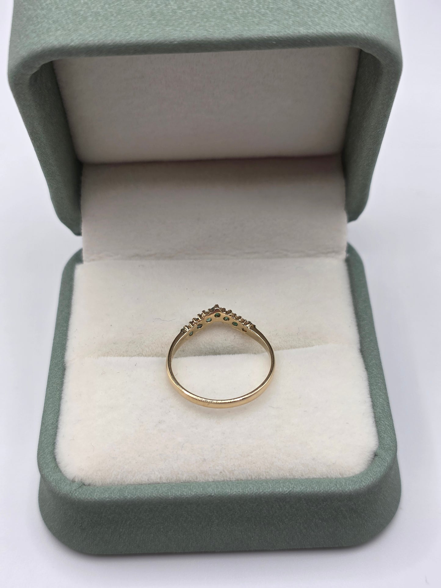 9ct gold emerald wishbone ring