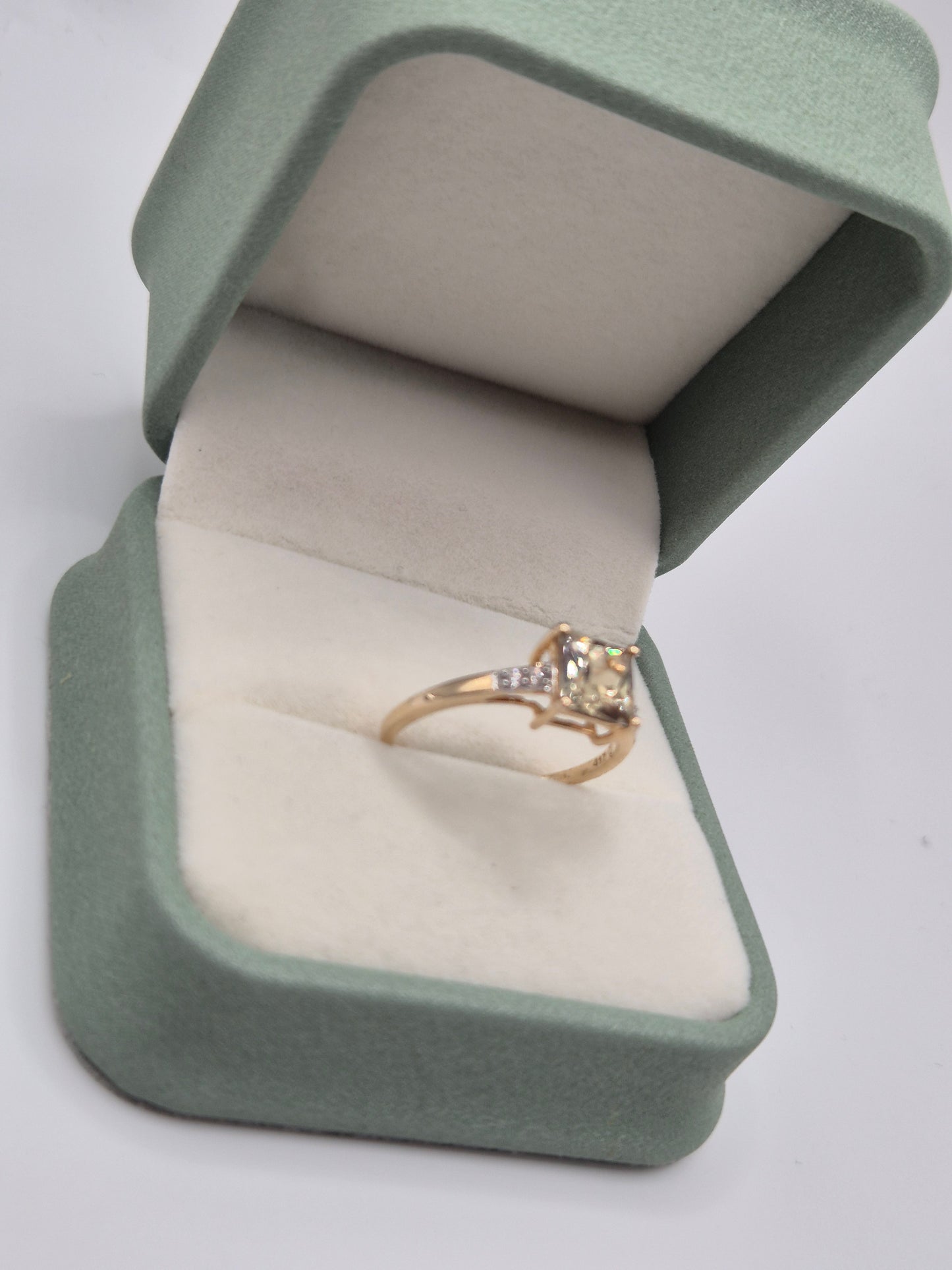 9ct gold green amethyst and zircon ring