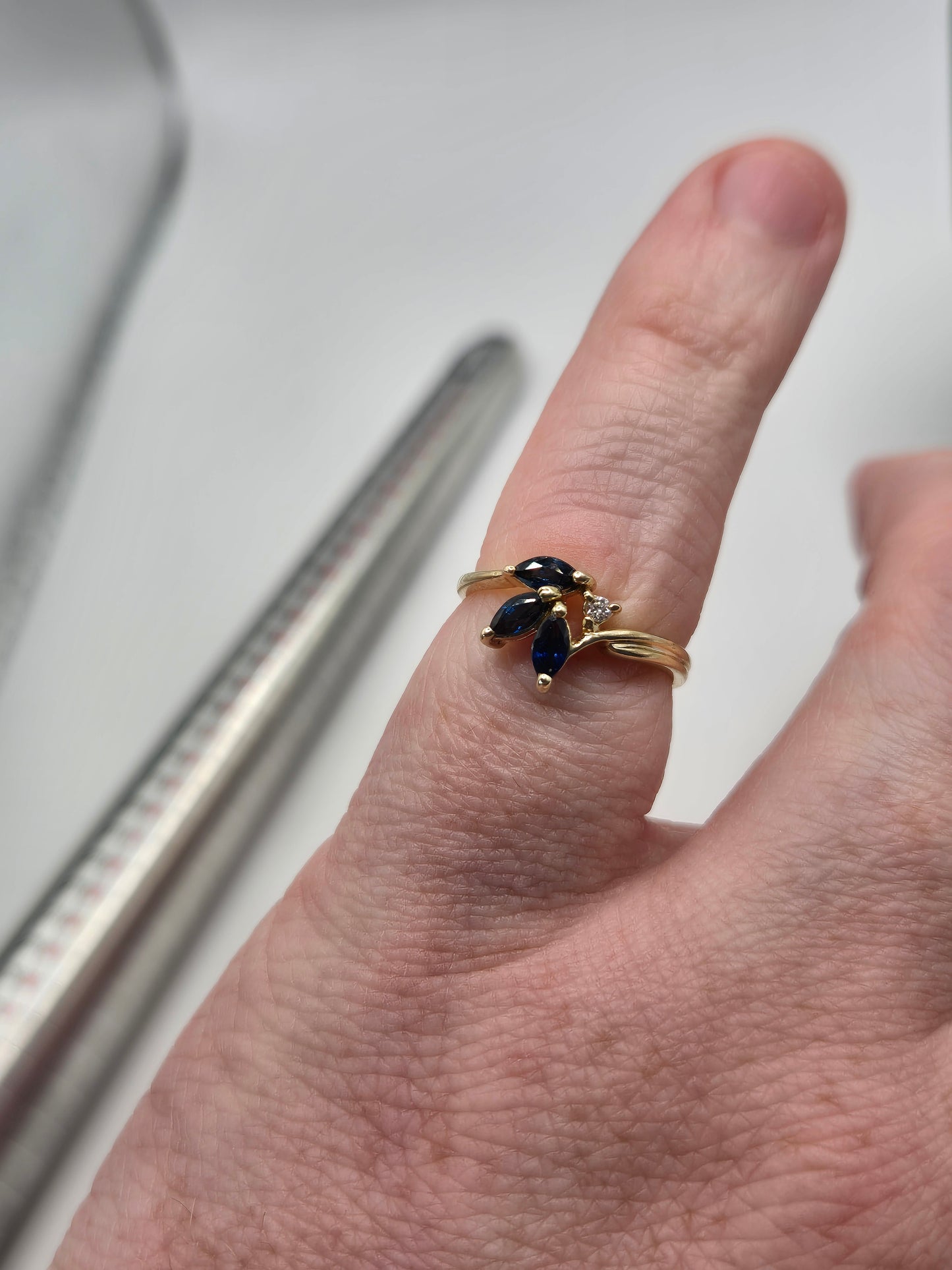 9ct gold sapphire and diamond ring