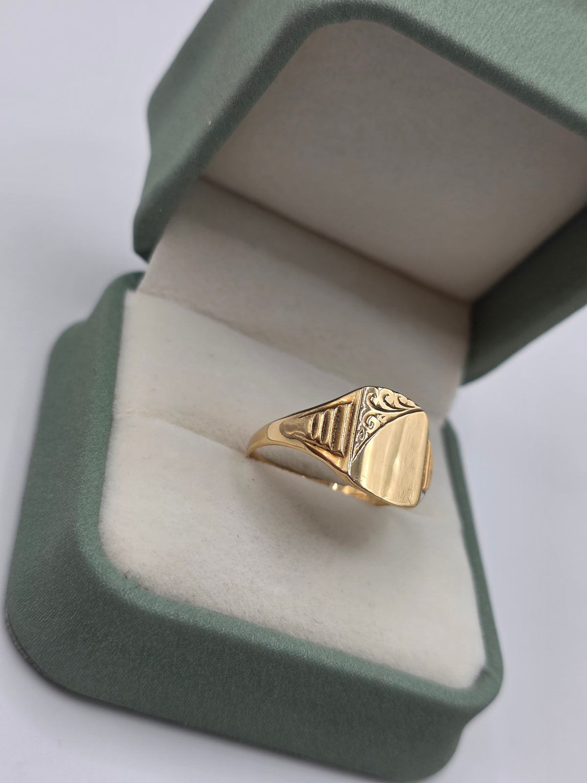 9ct gold signet ring