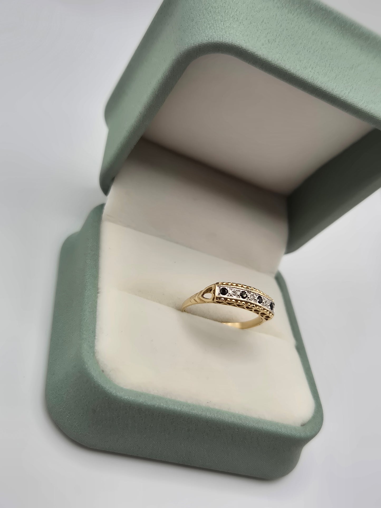 9ct gold sapphire and diamond ring