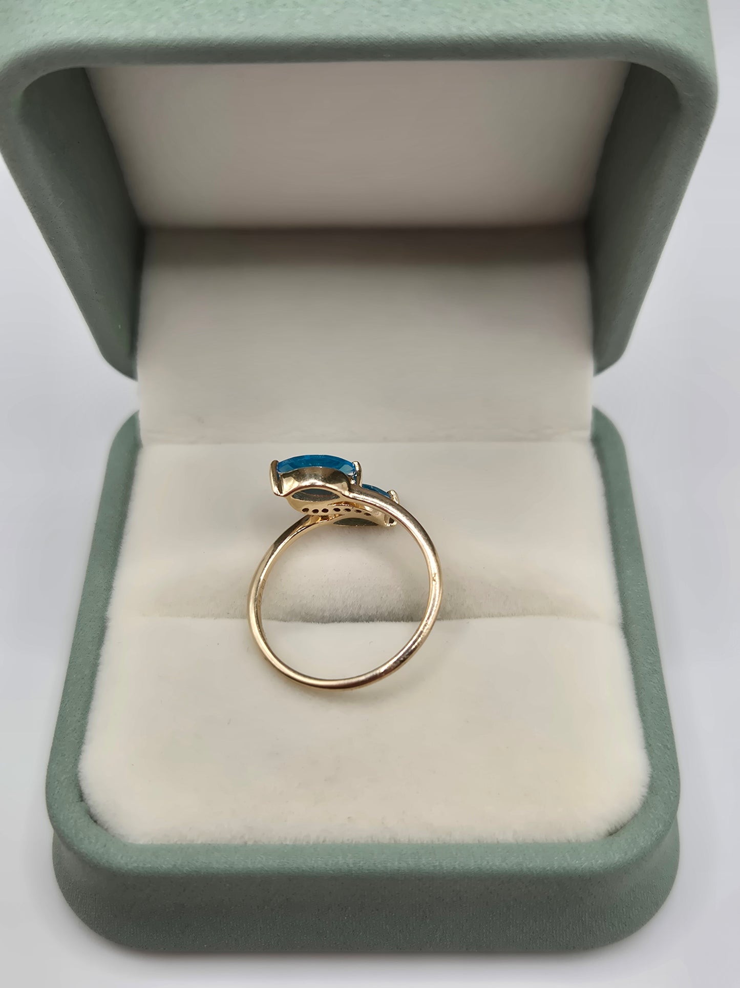 9ct gold topaz and diamond ring