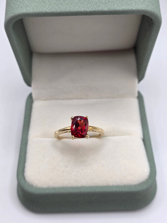 9ct gold red spinel ring