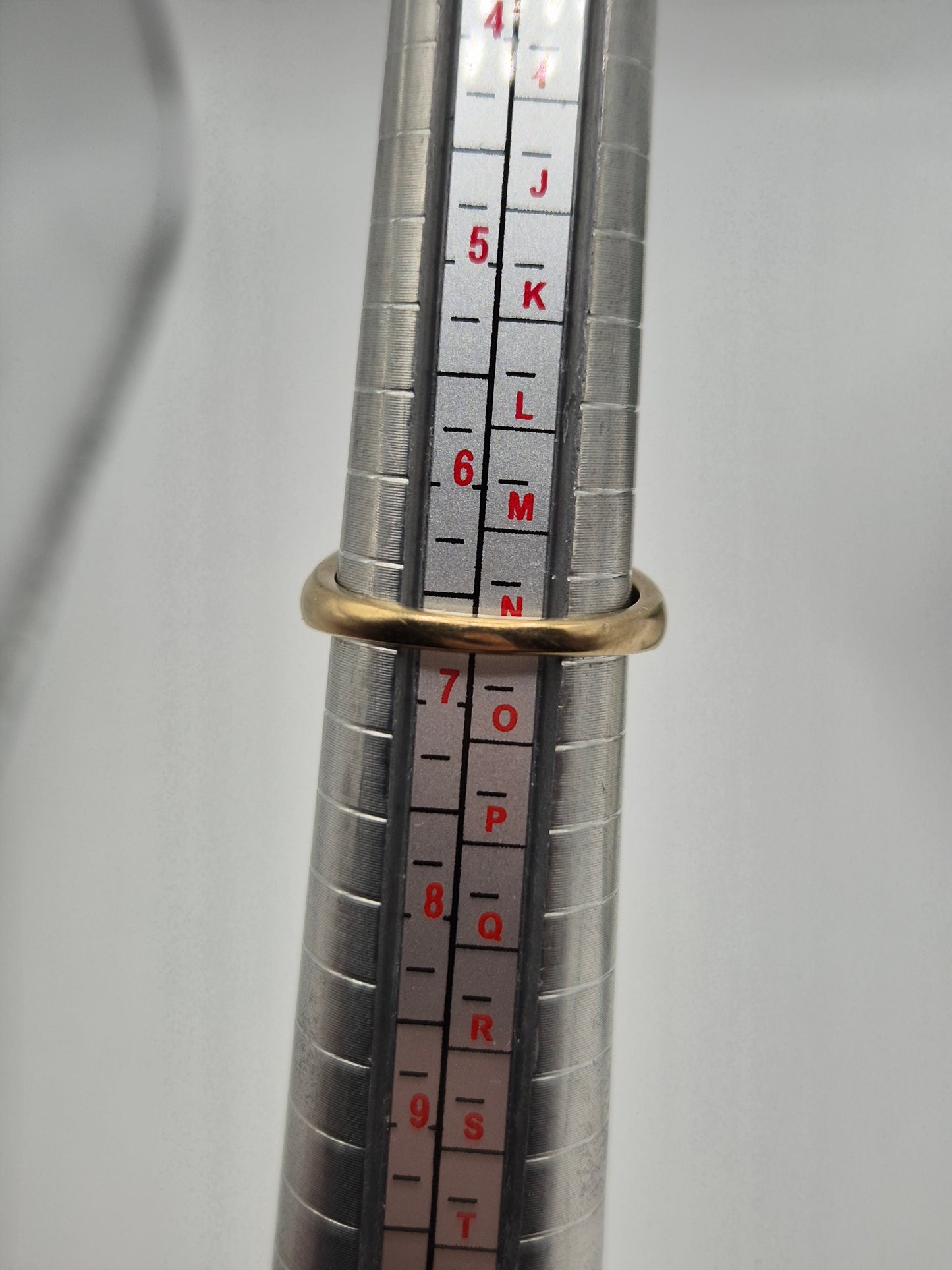 Heavy 9ct gold diamond cluster ring