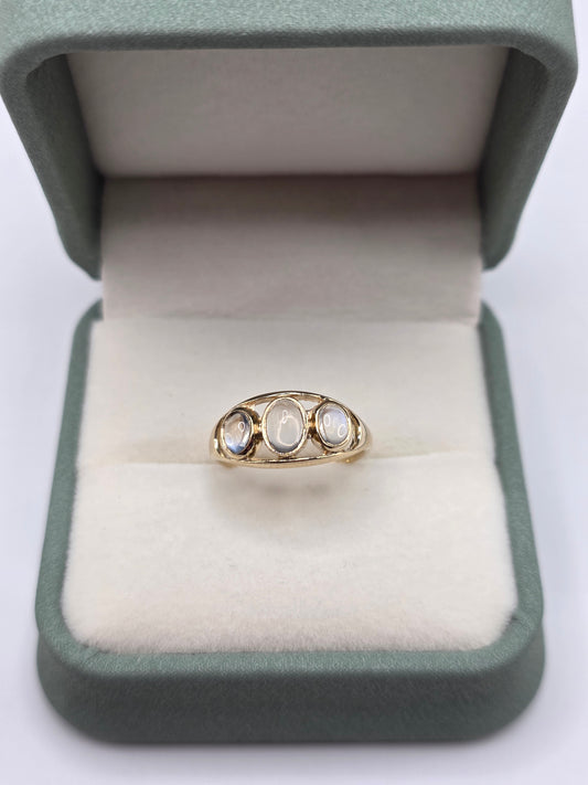 9ct gold moonstone ring