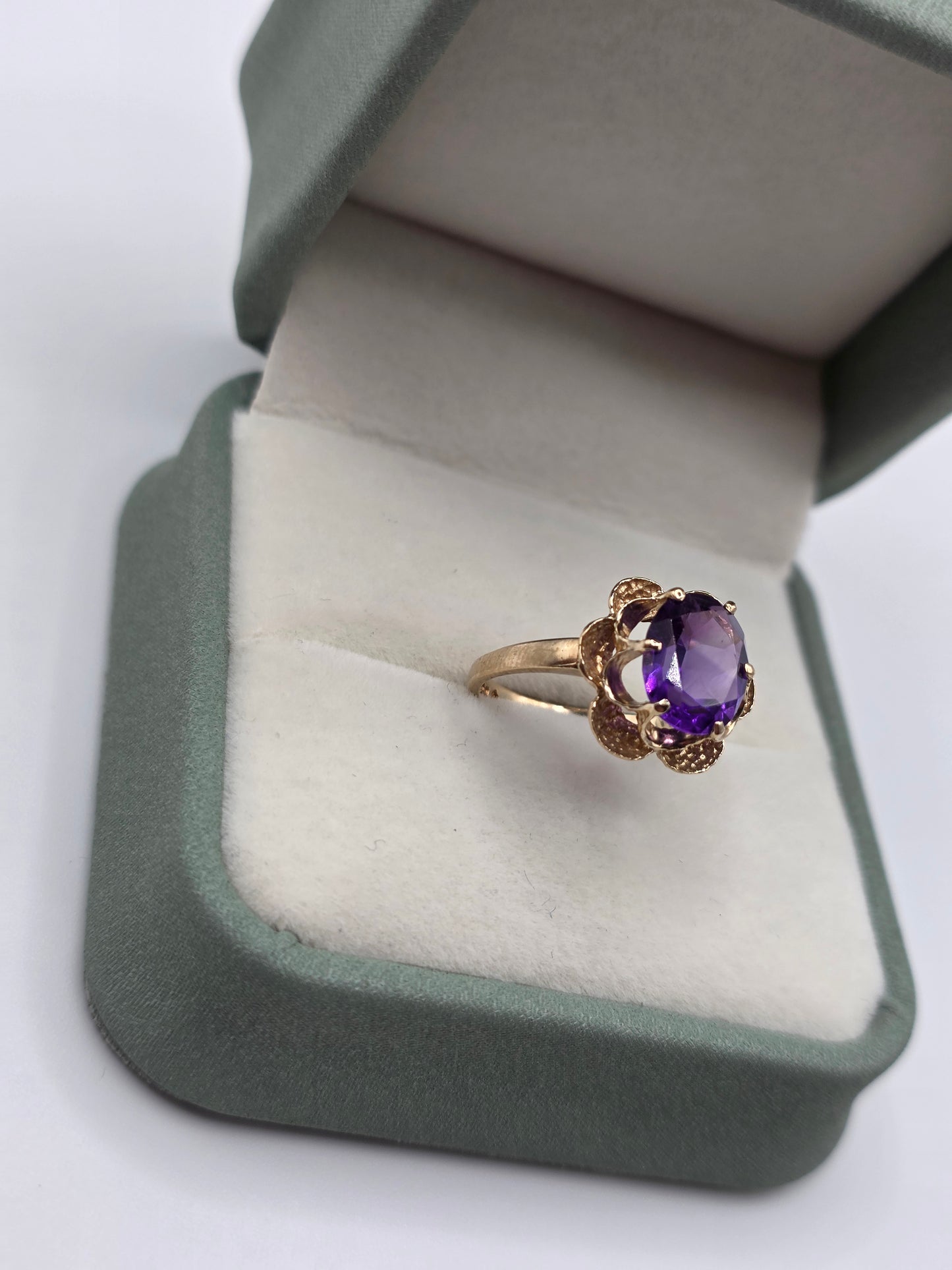 9ct gold amethyst ring
