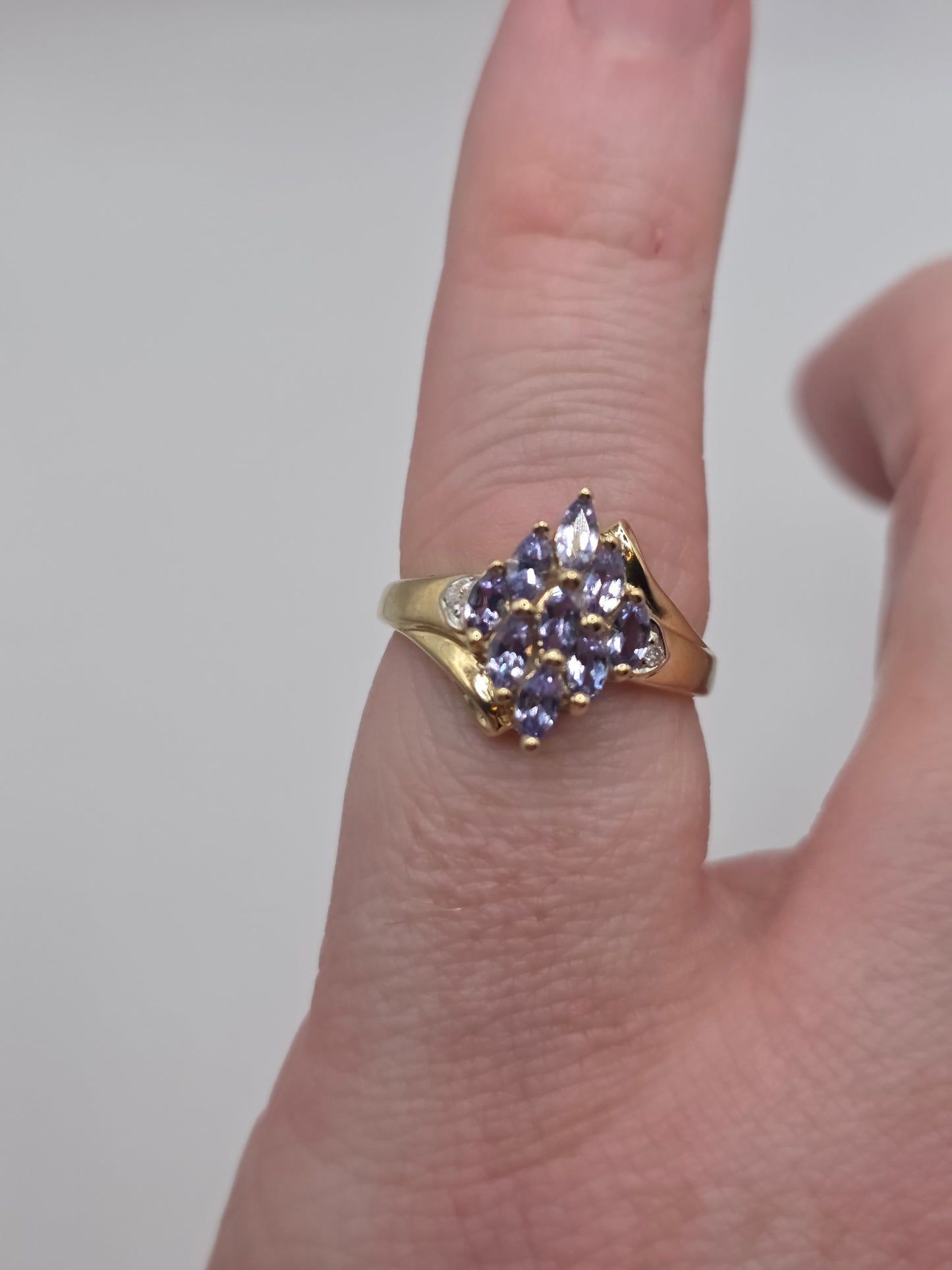 9ct gold tanzanite and diamond ring