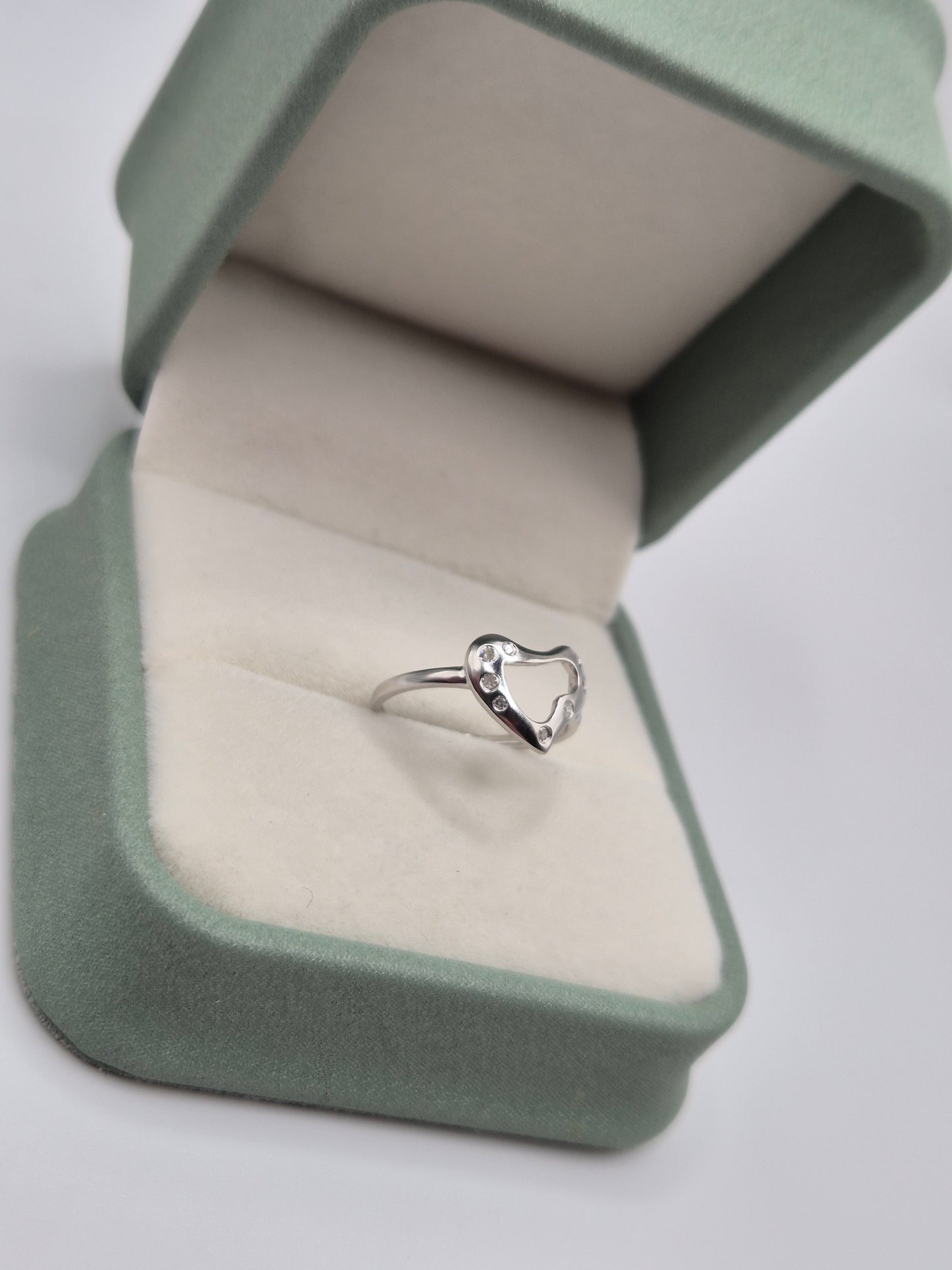 9ct white gold diamond heart ring