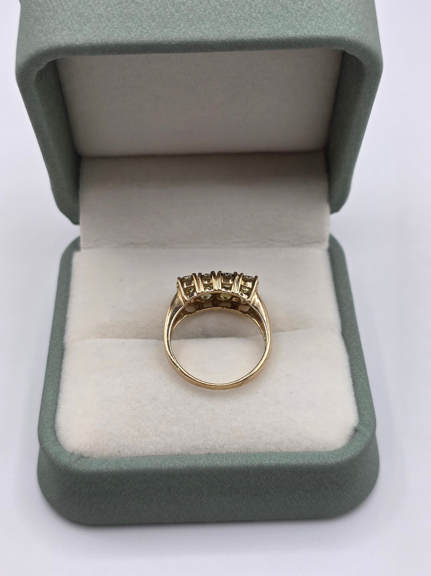 9ct gold peridot ring