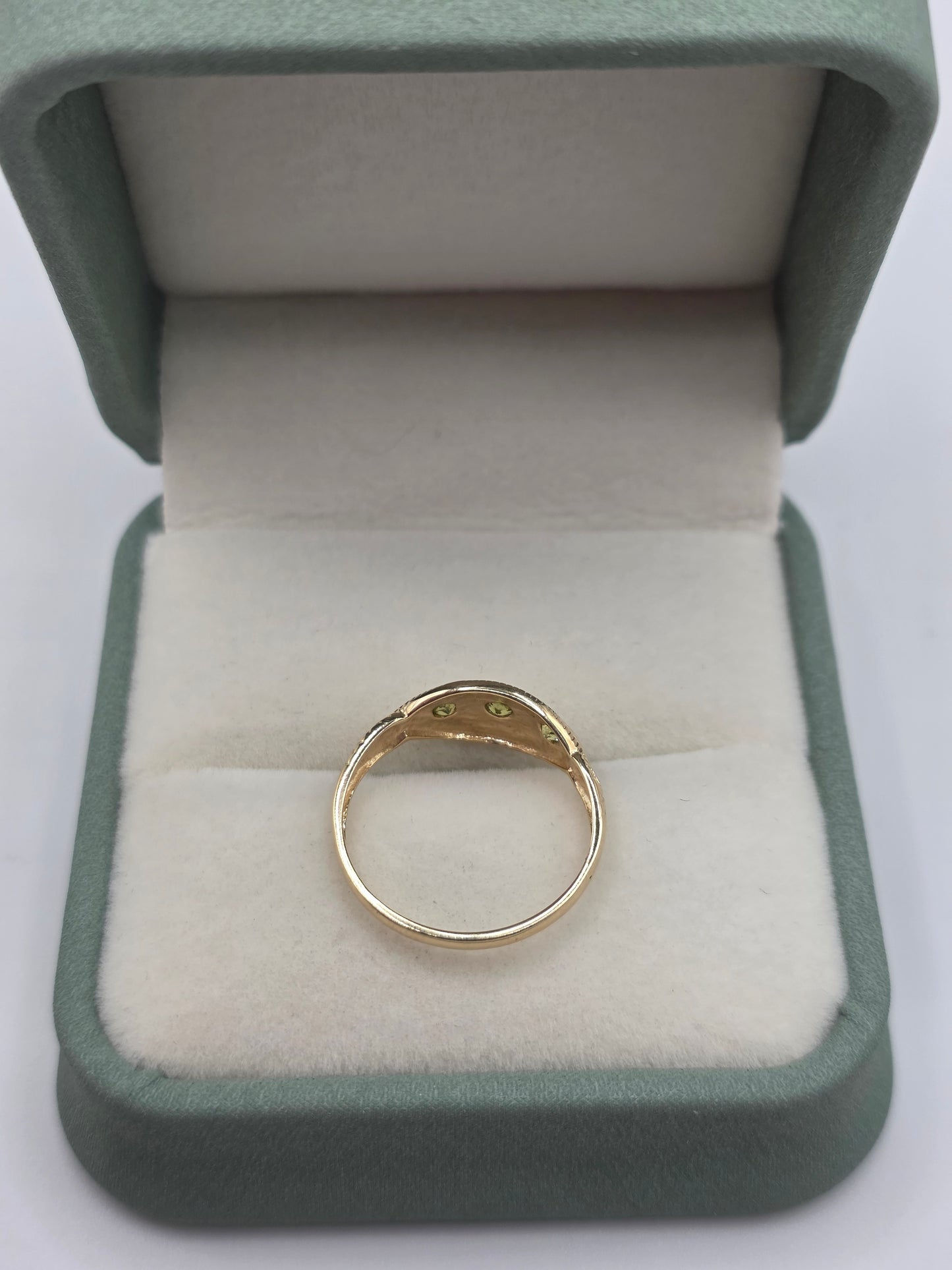 9ct gold peridot gypsy ring