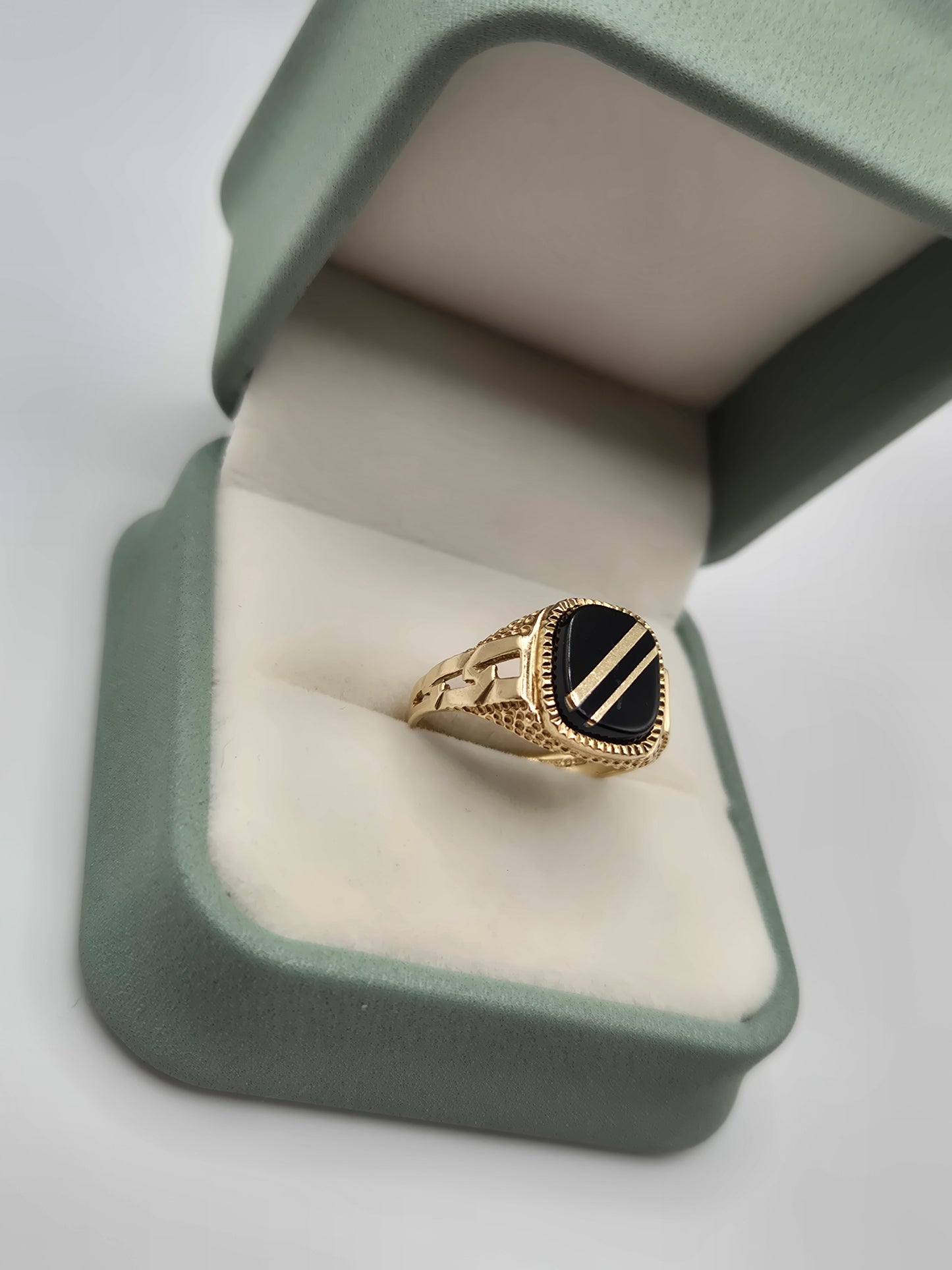 9ct gold onyx signet ring