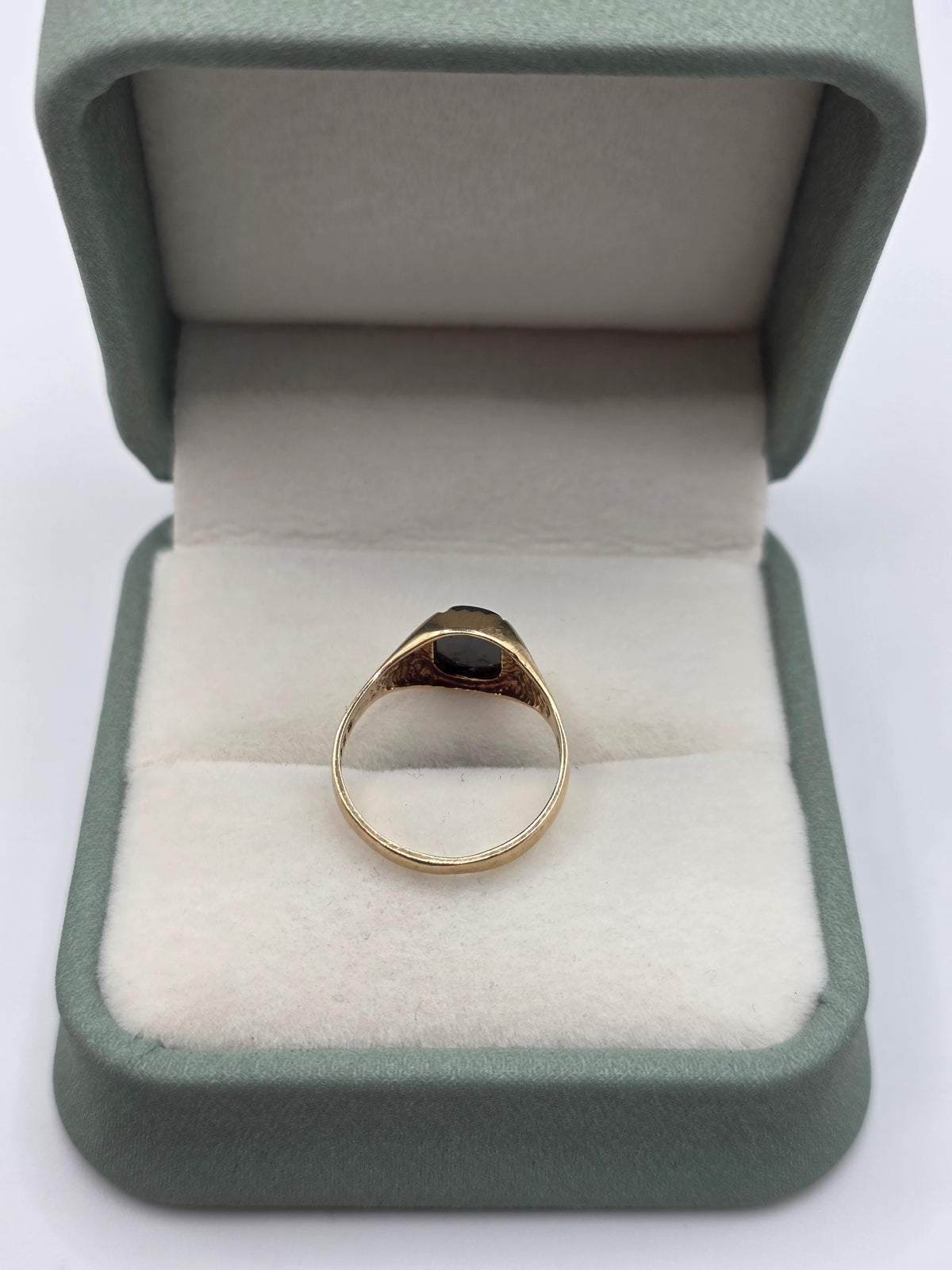 9ct gold hematite carved signet ring