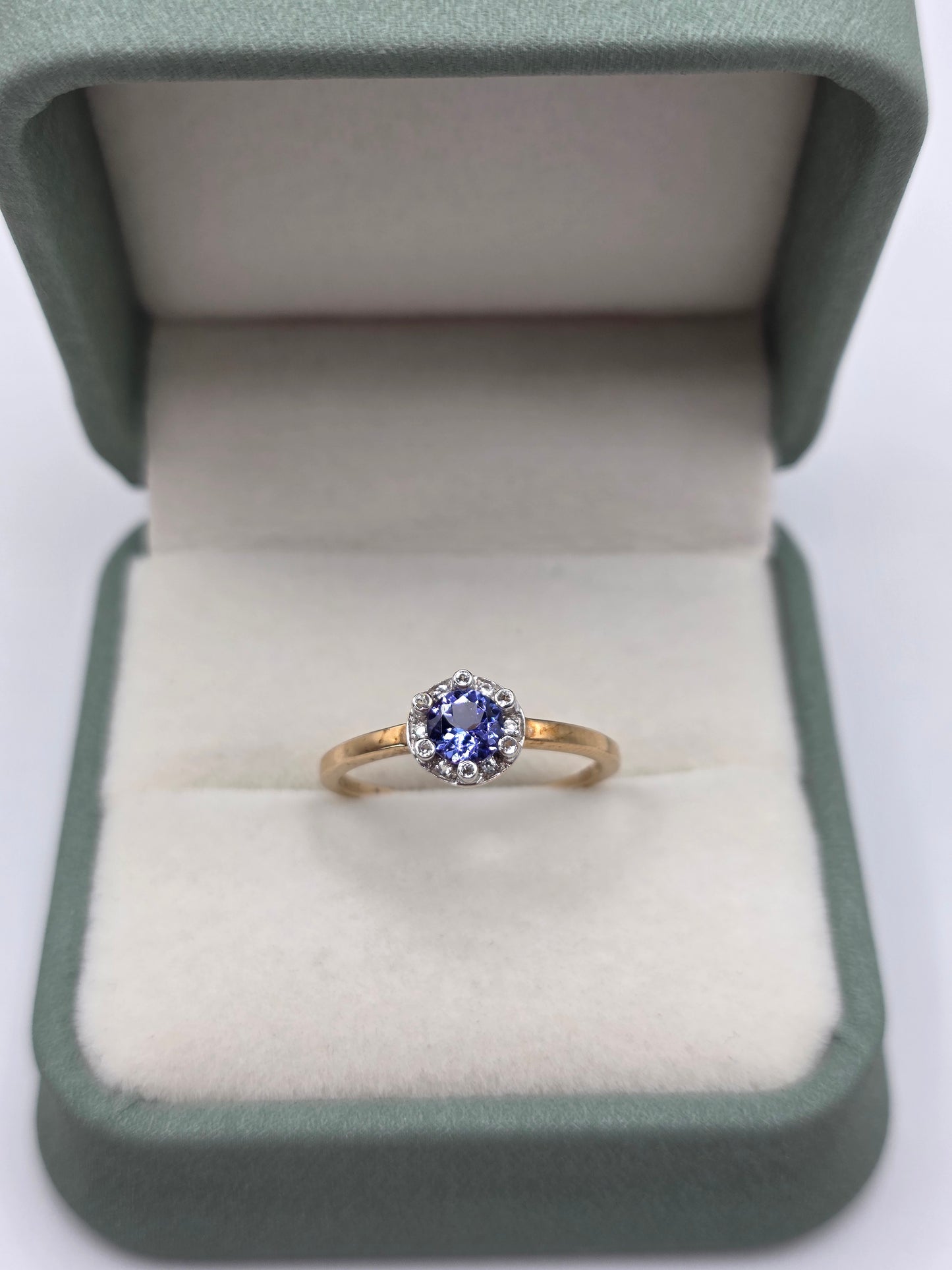 9ct gold tanzanite and diamond ring