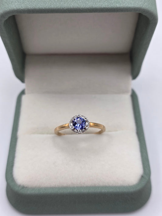 9ct gold tanzanite and diamond ring