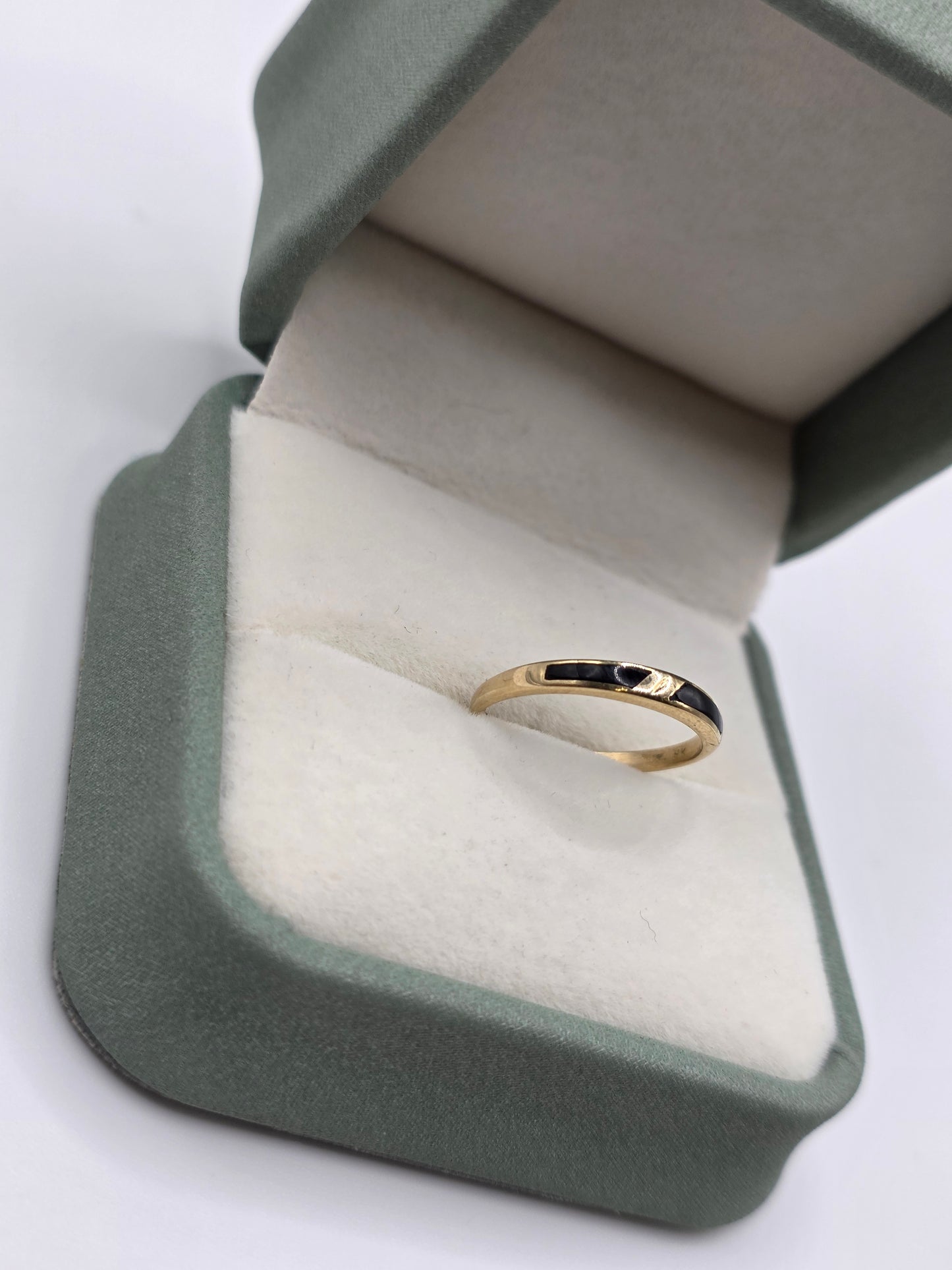 9ct gold onyx ring