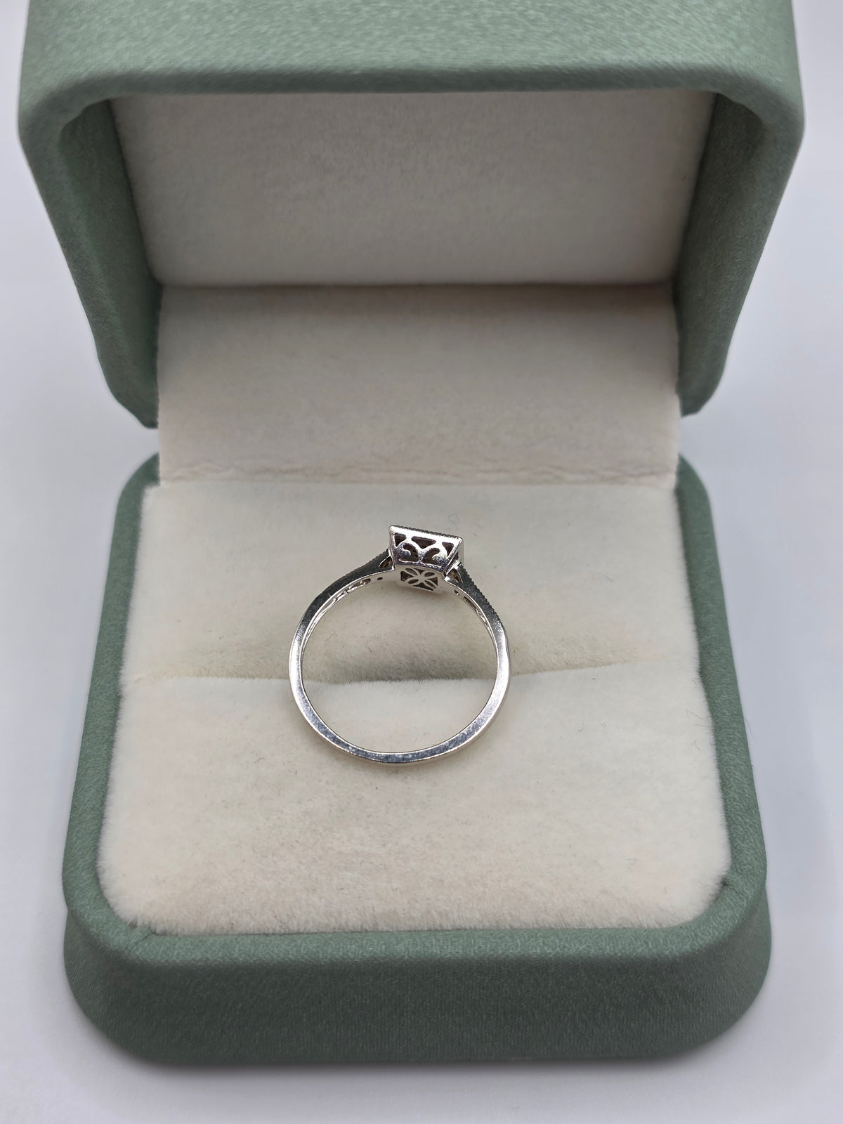 9ct white gold diamond ring