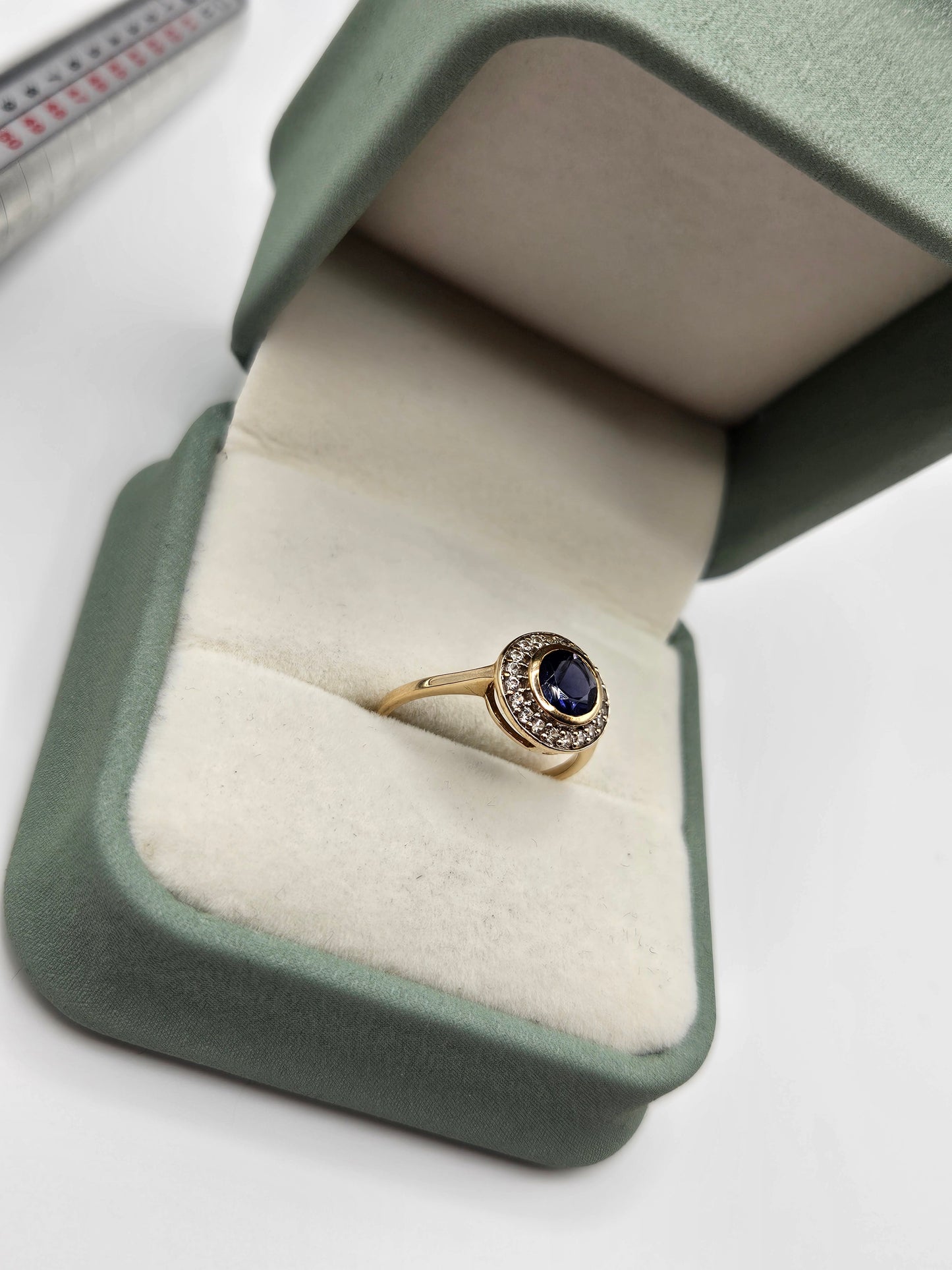 9ct gold iolite and zircon ring