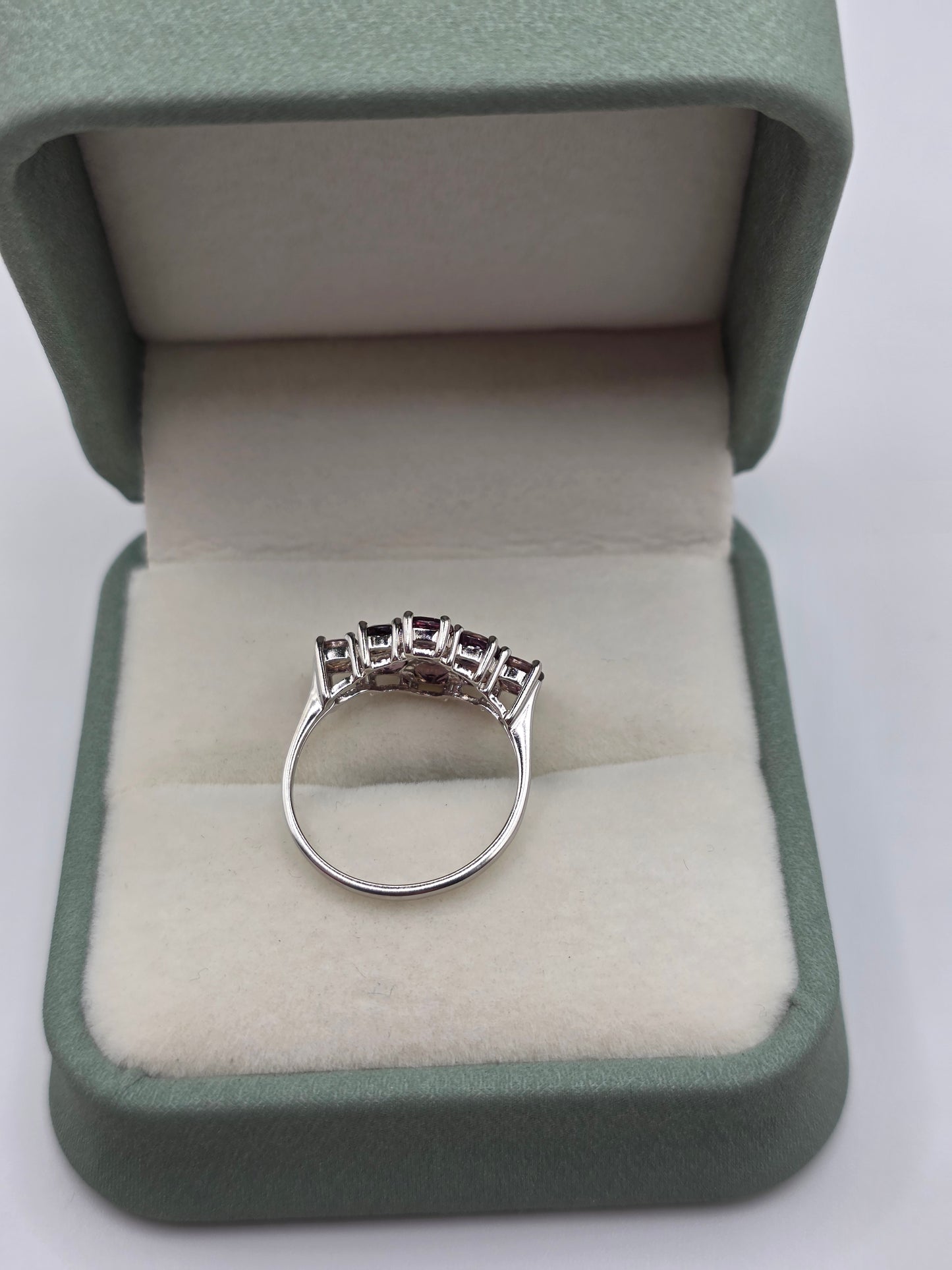 9ct white gold quartz ring