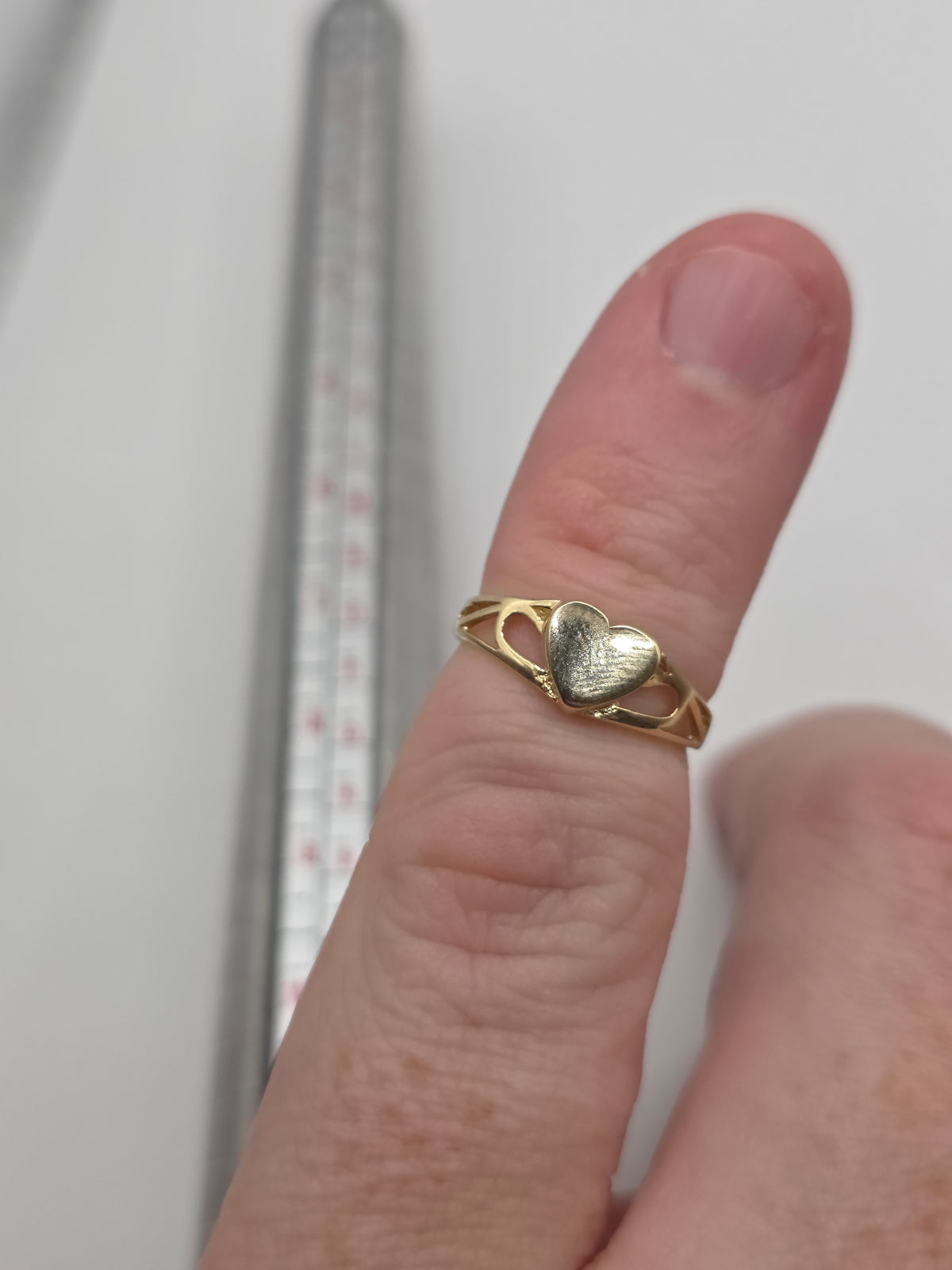 9ct gold heart signet ring