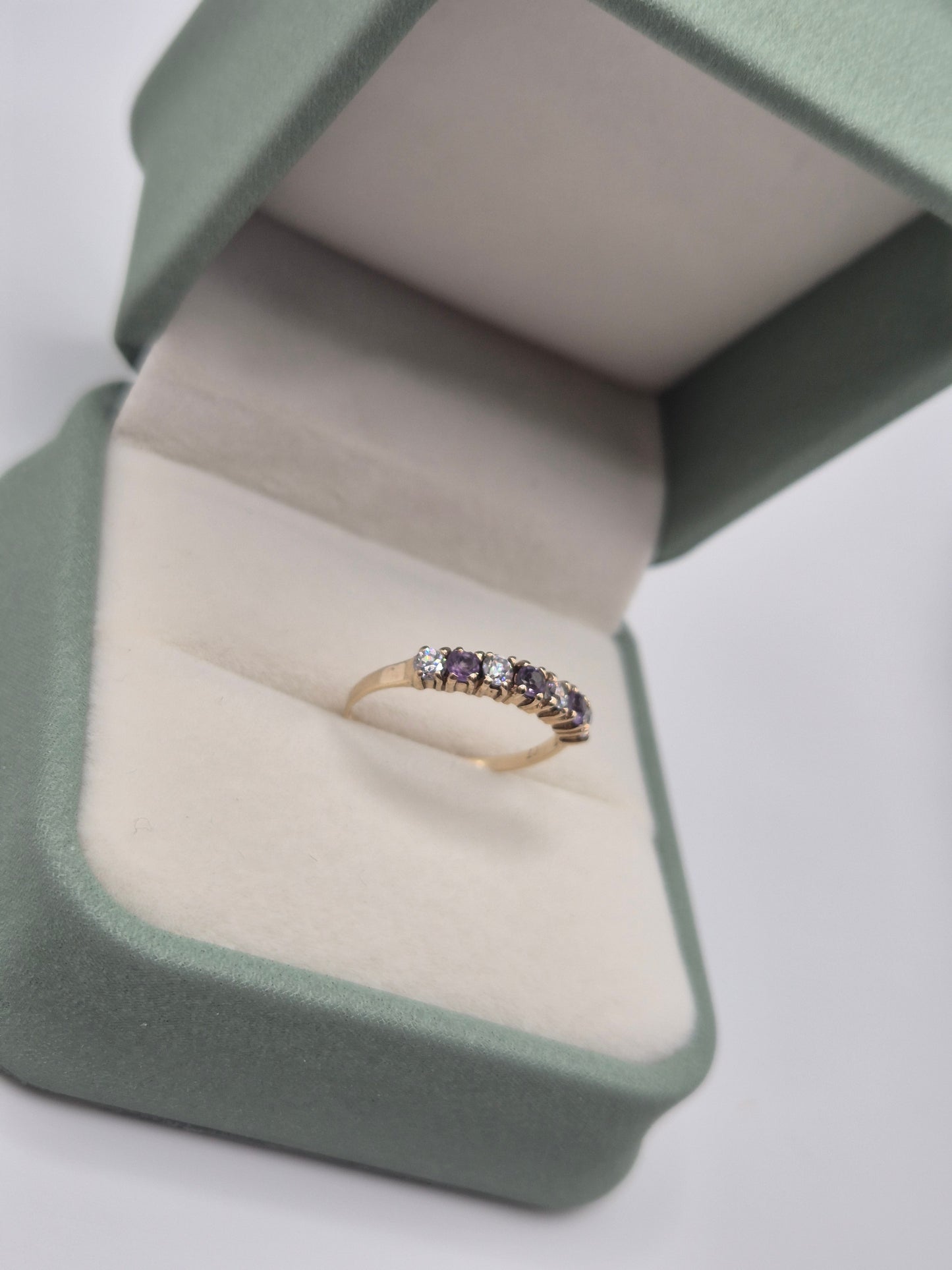 9ct gold amethyst and cz ring
