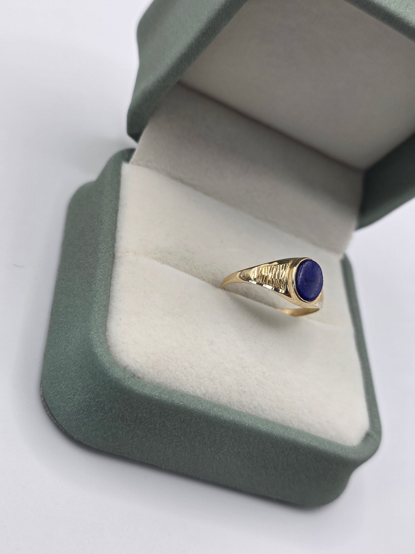 9ct gold lapis lazuli signet ring