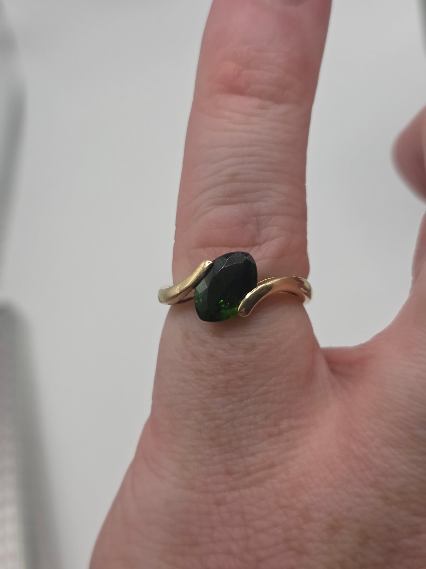 9ct gold diopside ring