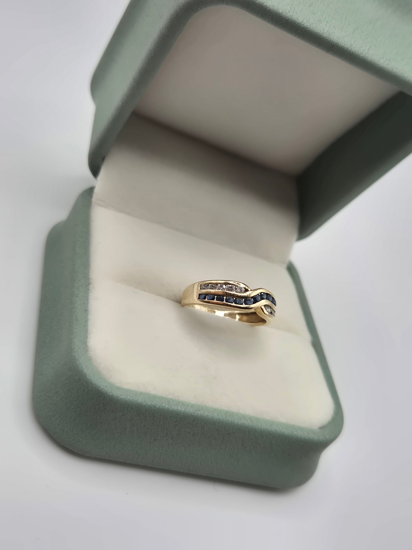 9ct gold sapphire and cz ring