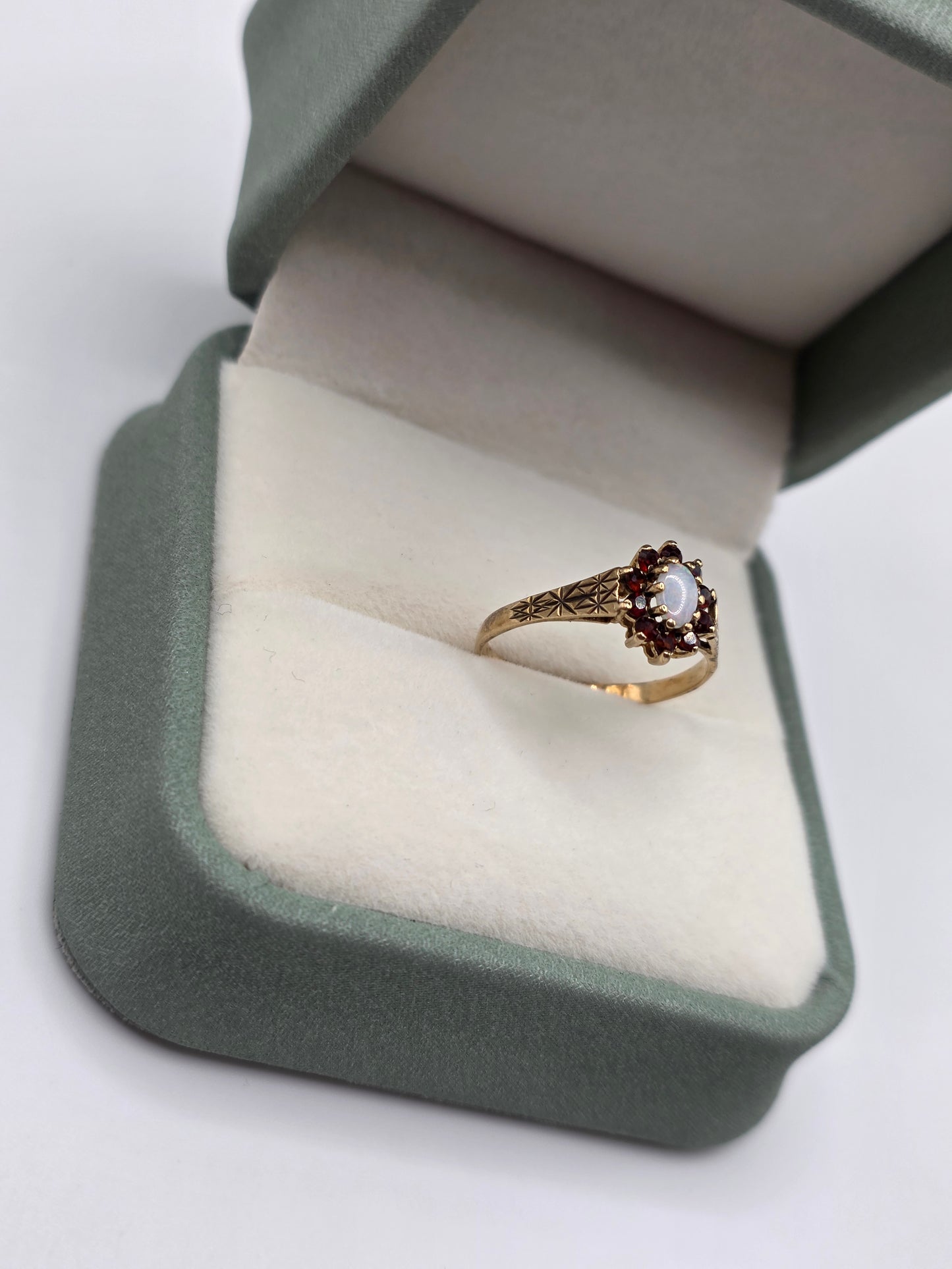 9ct gold opal and garnet ring
