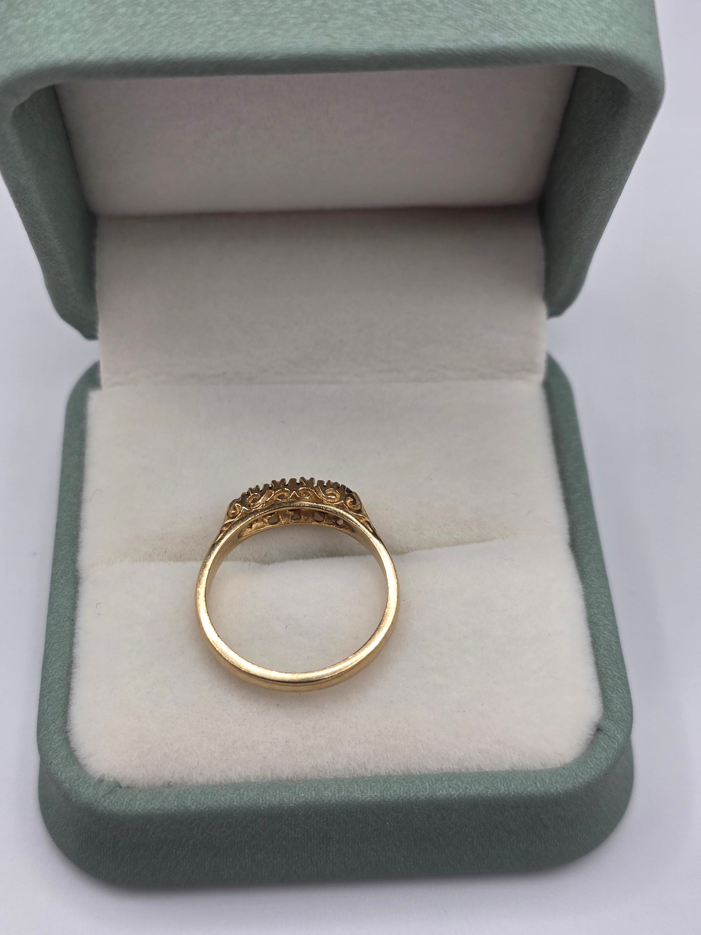 9ct gold sapphire ring