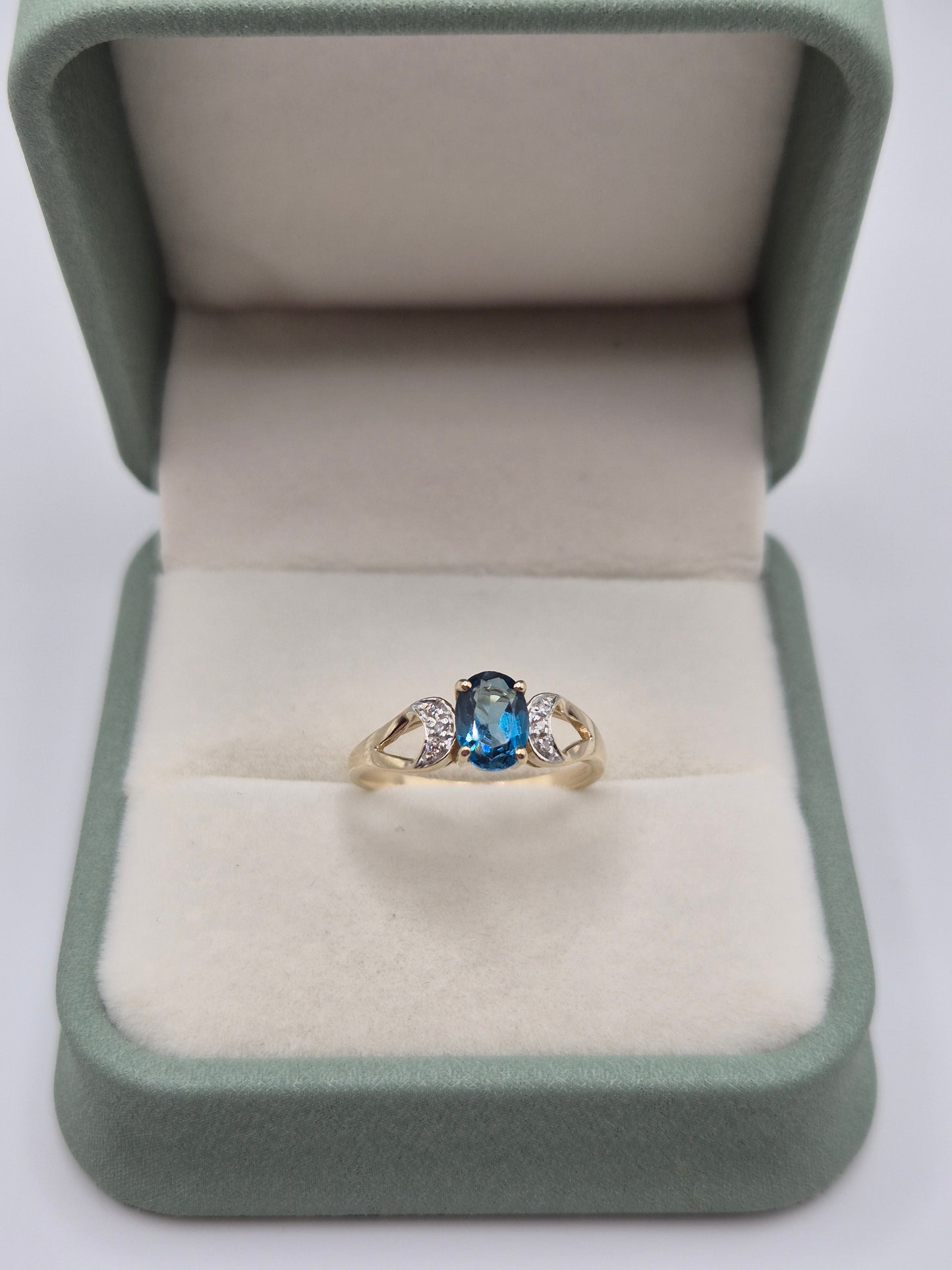 9ct gold topaz and diamond ring