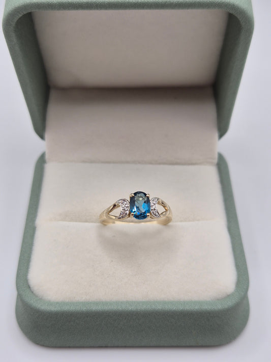 9ct gold topaz and diamond ring