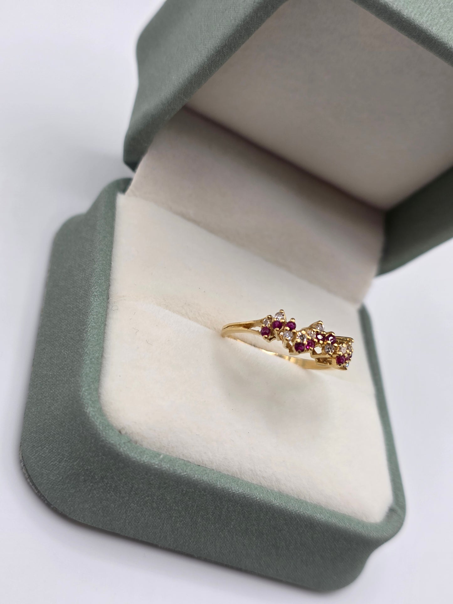 18ct gold ruby and diamond ring