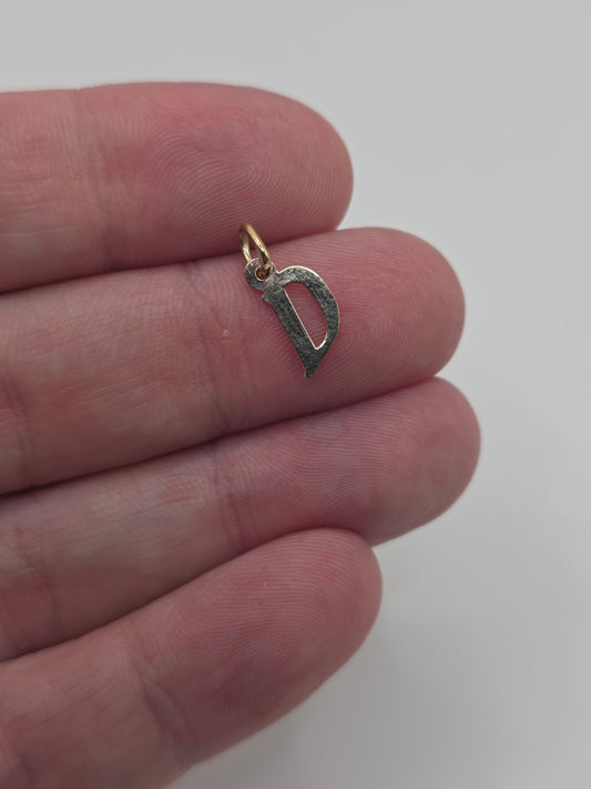 9ct gold initial D charm